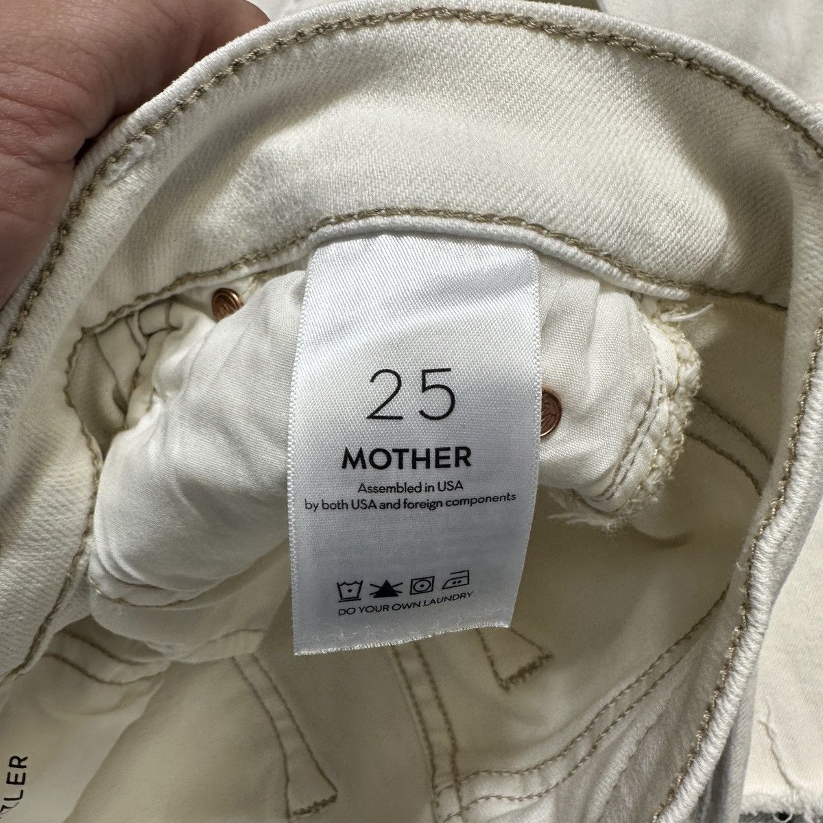 MOTHER Mother Mid Rise Dazzler Crop Fray jeans Size 25" / US 0 / IT 36 - 7 Thumbnail