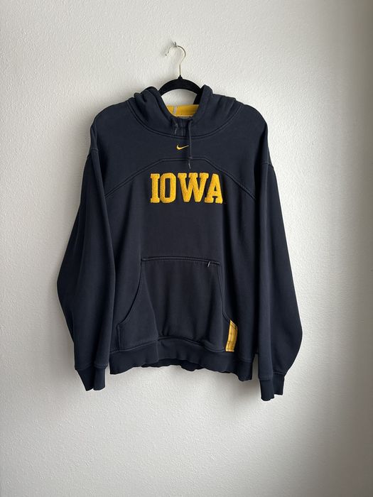 Nike Vintage 90’s/00’s Iowa Hawkeyes Center Swoosh Hoodie | Grailed