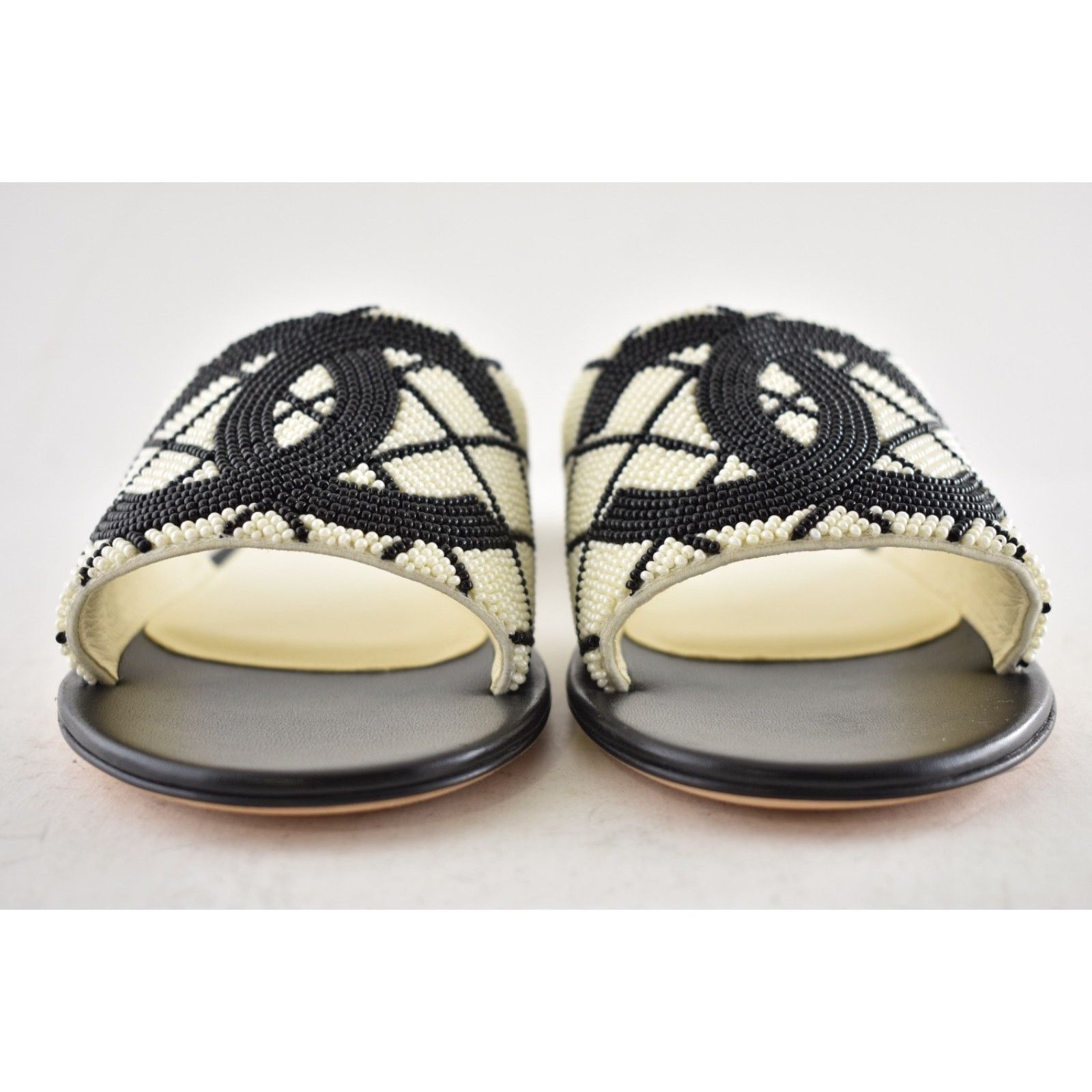 Chanel Chanel 20P Black White Pearl Embroidery CC Logo Slide Slip Size US 6 / IT 36 - 9 Thumbnail