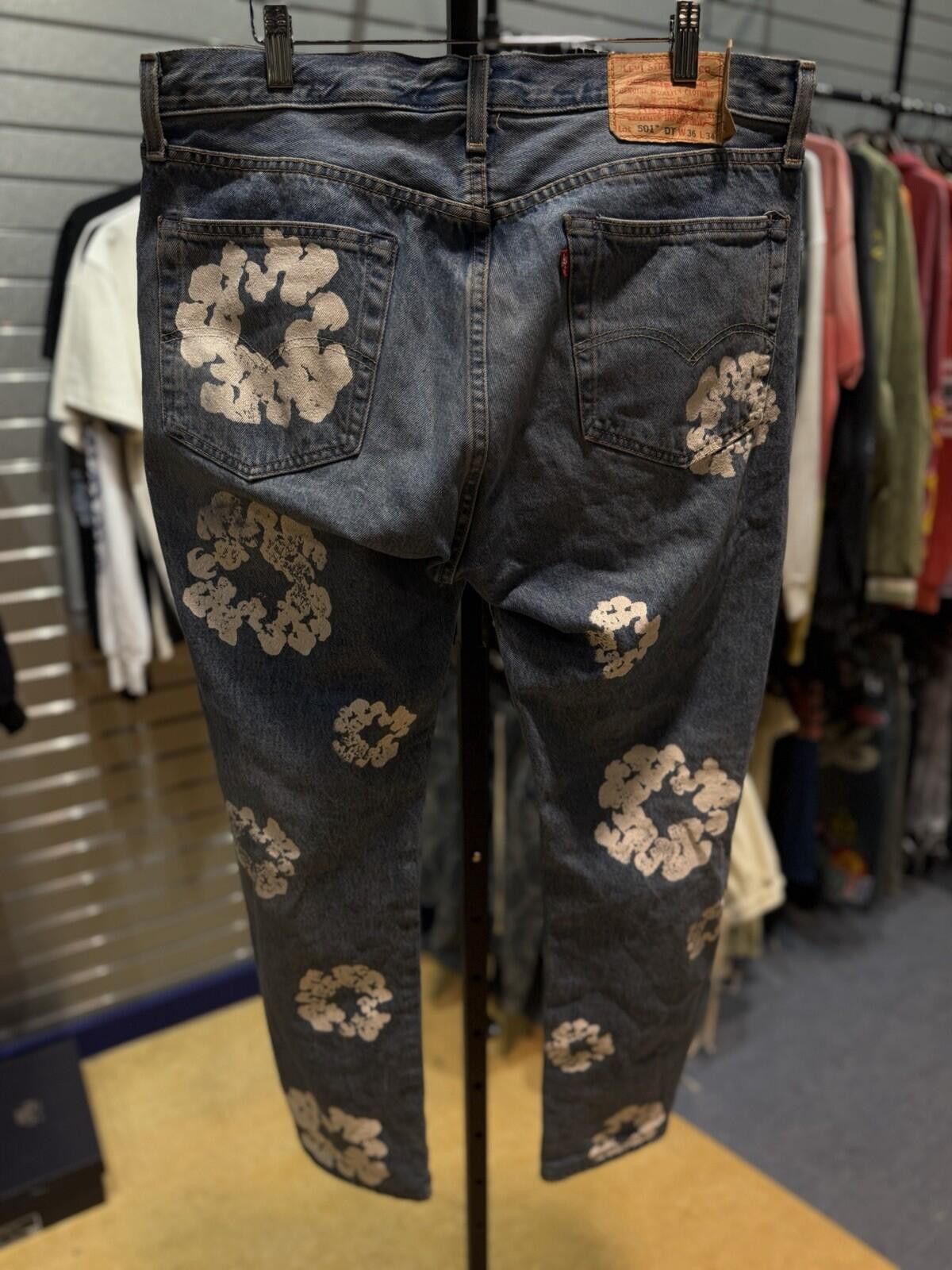 DENIM TEARS Denim Tears Light Washed Blue Cotton Wreath Jeans Size 36x34 Size US 36 / EU 52 - 6 Thumbnail