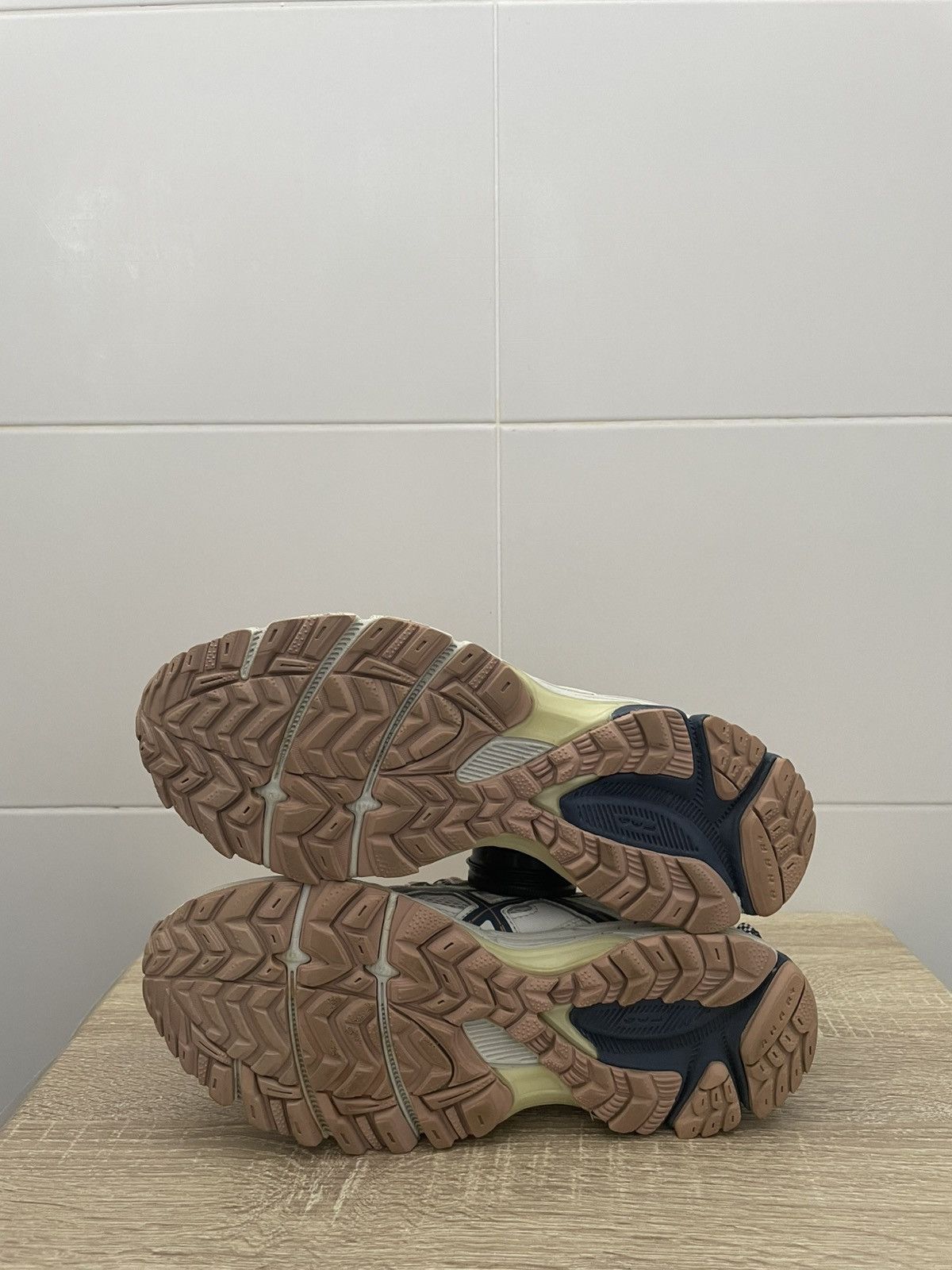 Asics Asics Gel Kamana 8 Size US 8 / EU 41 - 8 Thumbnail