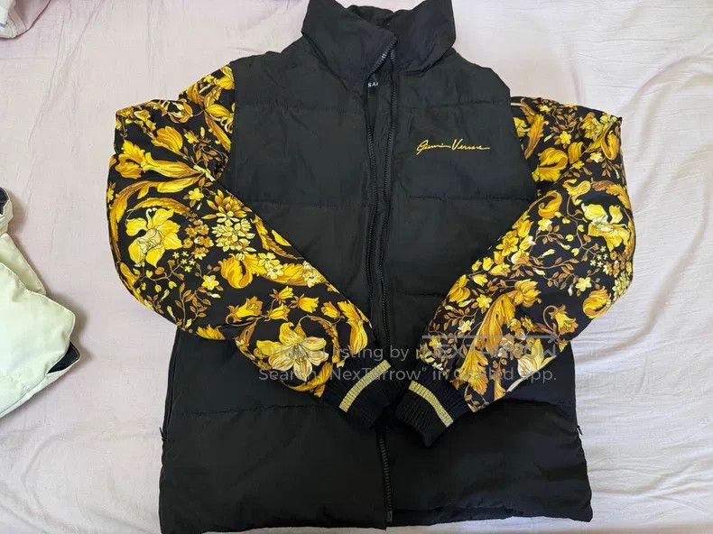 Versace Versace The down vest is worn twice Size US L / EU 52-54 / 3 - 1 Thumbnail