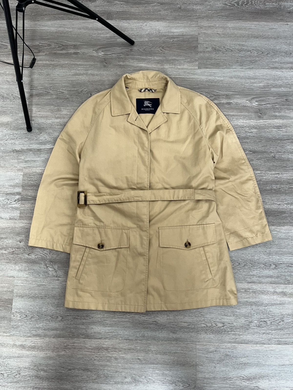 Burberry × Vintage coat trench coat burberry london buttons old money Size M / US 6-8 / IT 42-44 - 1 Thumbnail