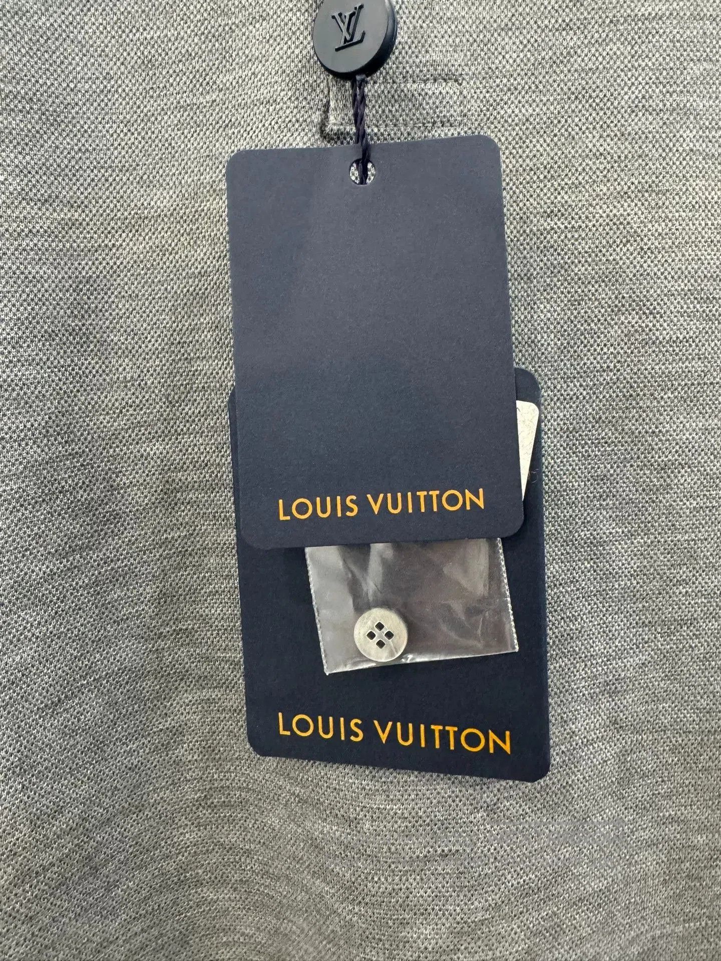 Louis Vuitton LV Men's Gray Logo Short Sleeve Tee S. Size US S / EU 44-46 / 1 - 4 Thumbnail