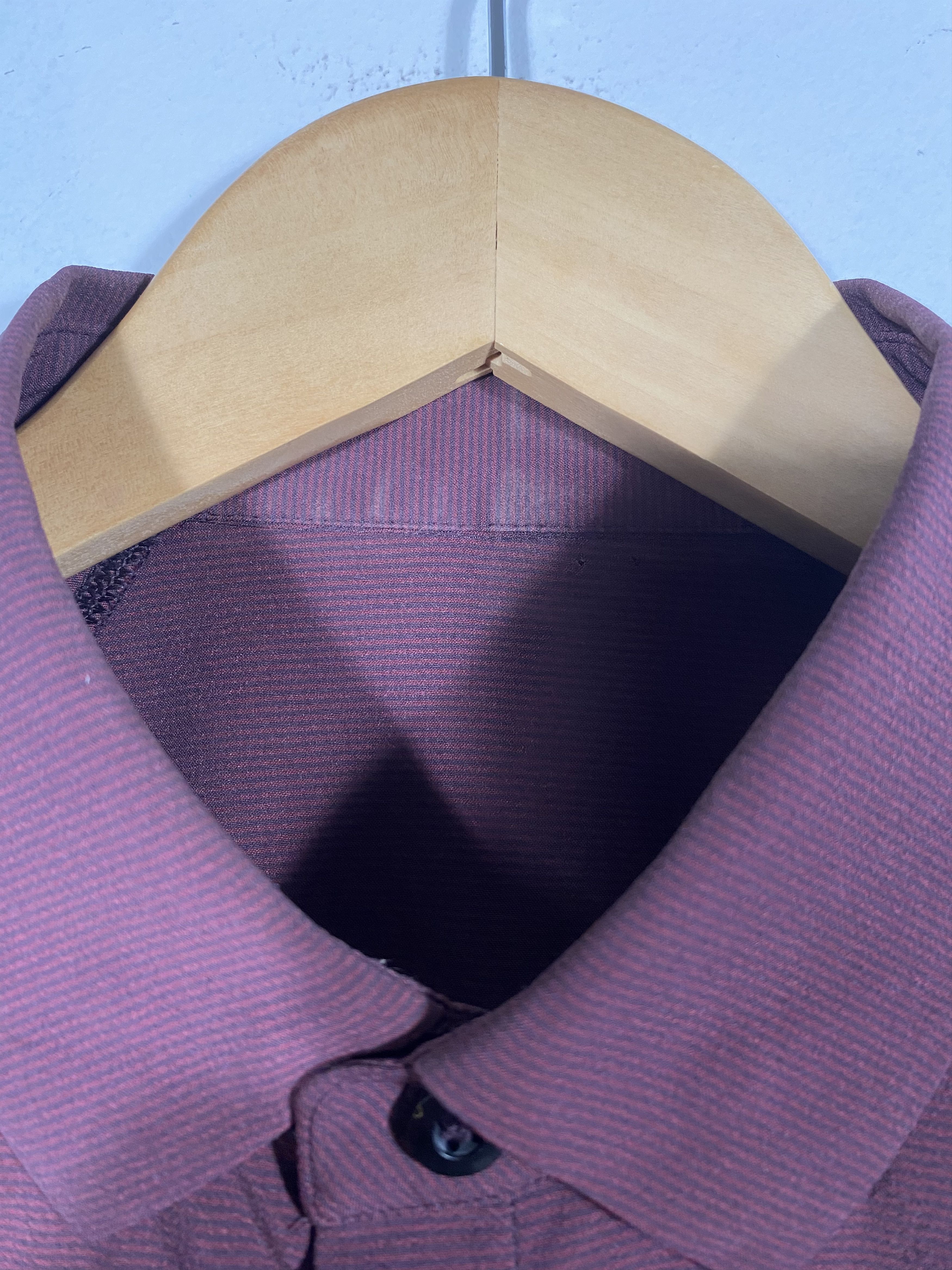 Lululemon Lululemon Maroon Lightweight Button Up Shirt Size US M / EU 48-50 / 2 - 2 Thumbnail