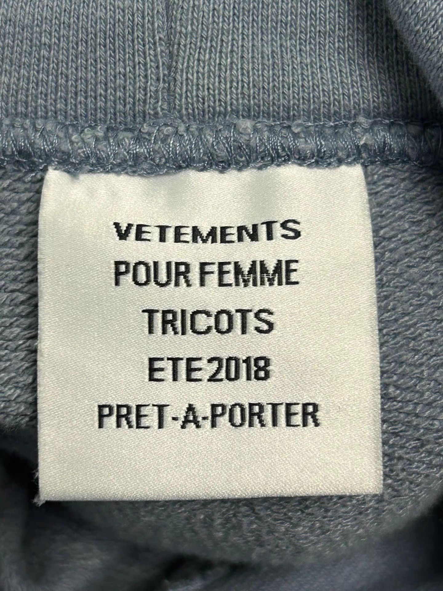 Vetements VETEMENTS off-shoulder sweatshirt Size US S / EU 44-46 / 1 - 4 Thumbnail