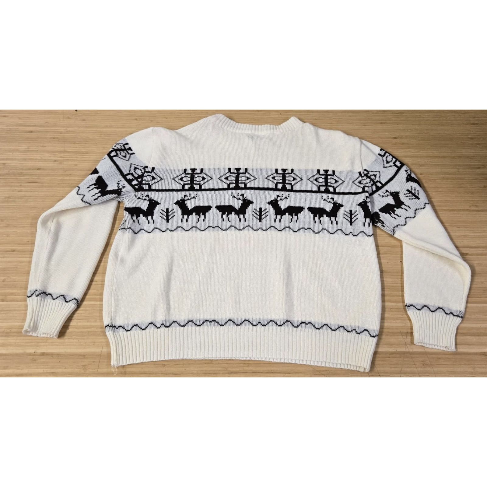 Fruit Of The Loom VINTAGE Fruit of the Loom Sweater Mens Large White Black Reindeer Fair Isle Pullover Crew Neck Long Sleeve Christmas Mens Size US L / EU 52-54 / 3 - 5 Thumbnail