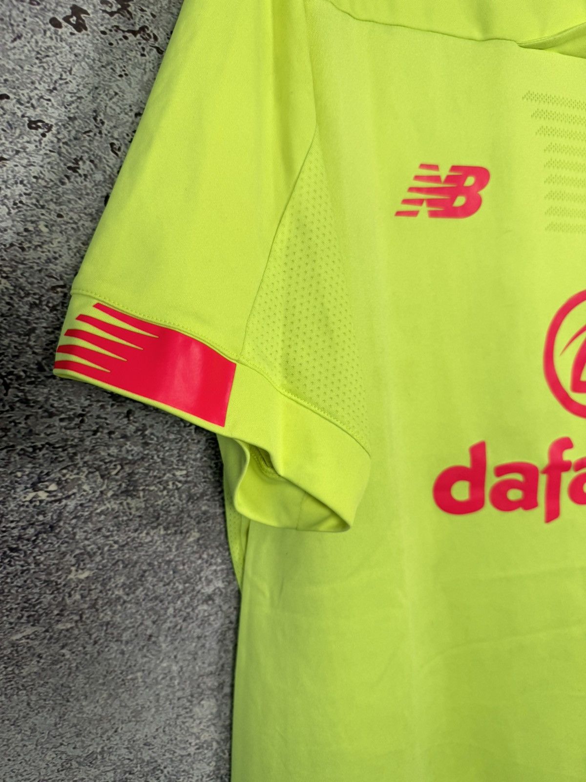 New Balance × Vintage Vintage Celtic 2019/20 GK New Balance Jersey XL size Size US XL / EU 56 / 4 - 6 Thumbnail