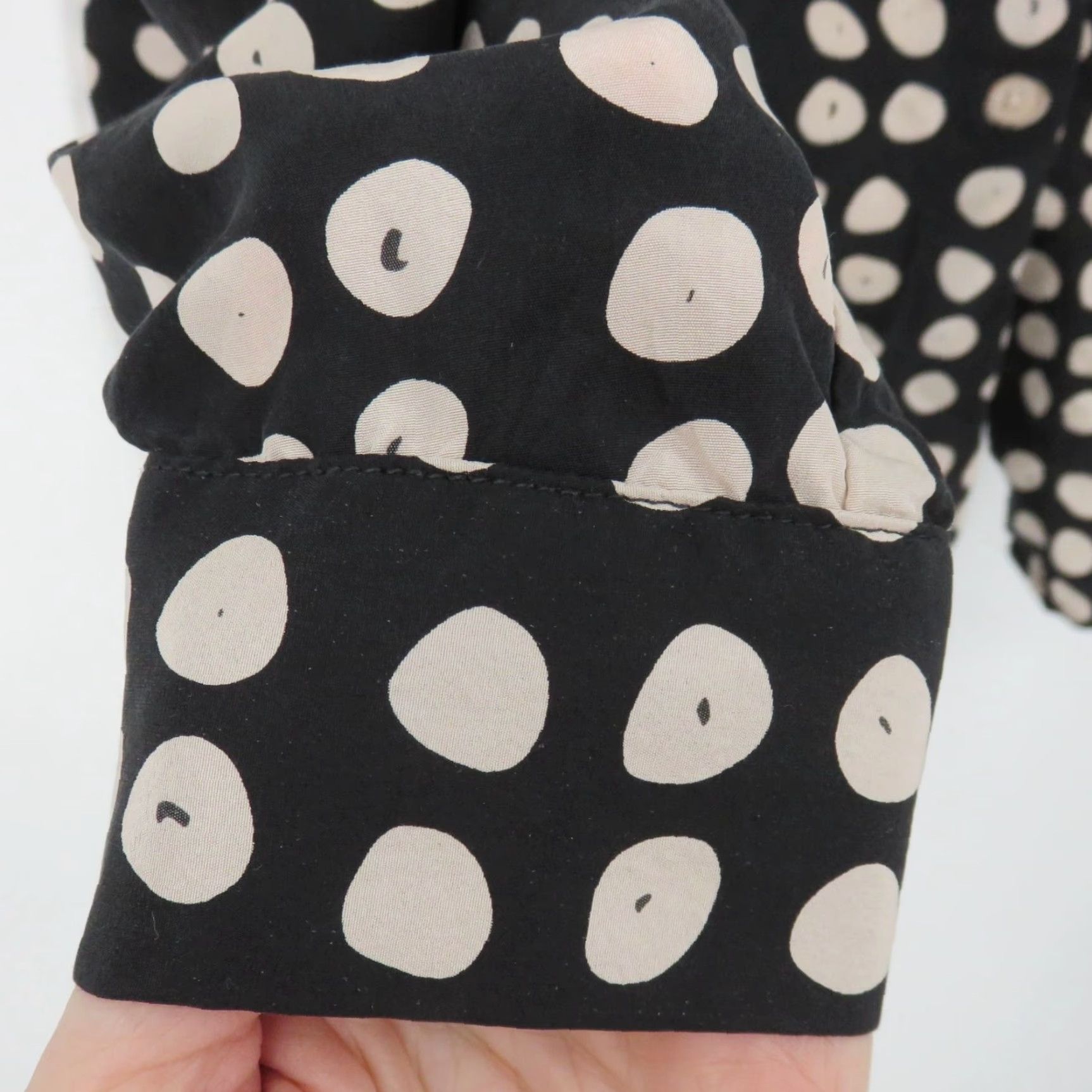 Vintage Cabi Button-Up Shirt Womens XS Black Silk Polka Dot Collar Long Sleeve Size XS / US 0-2 / IT 36-38 - 4 Thumbnail