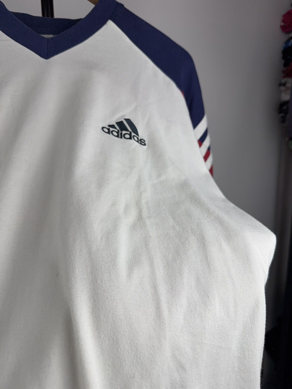 Adidas Retro Vintage Adidas V Neck T-Shirt 90s Stripes Logo Tee Size US M / EU 48-50 / 2 - 5 Thumbnail