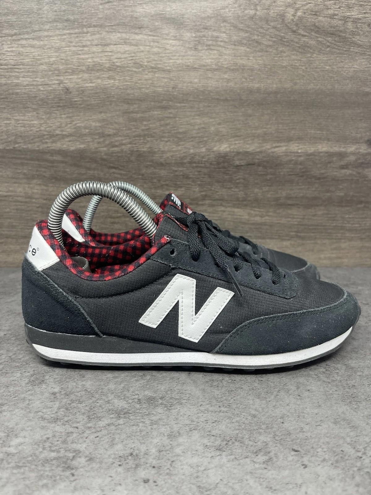 New Balance New Balance 410 Sneakers Womens Size 7 Black White Shoes Size US 7 / IT 37 - 5 Thumbnail