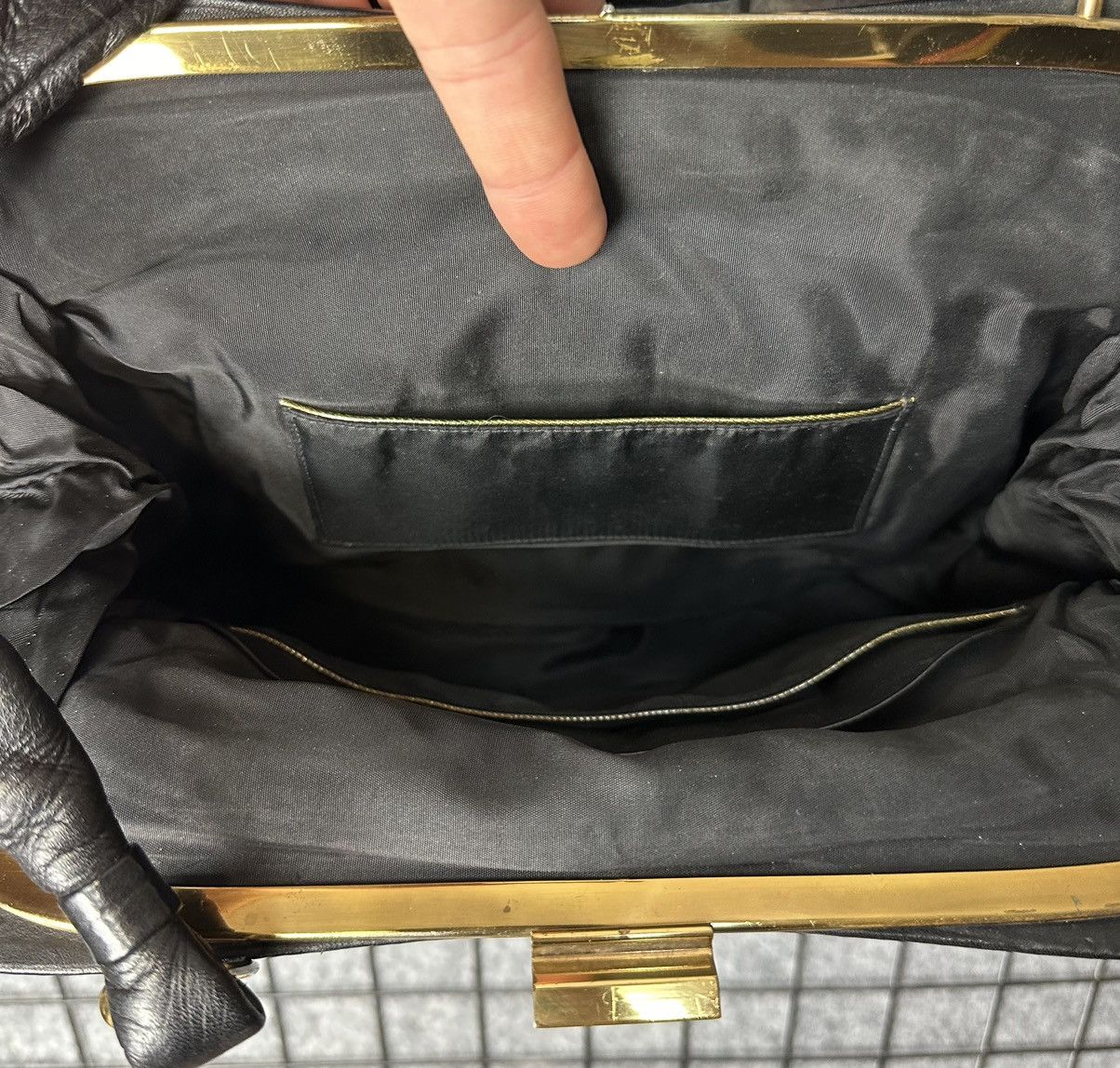 Genuine Leather Vintage 90s Y2K Genuine Leather Clasp Shoulder Bag Size OS Size ONE SIZE - 5 Thumbnail