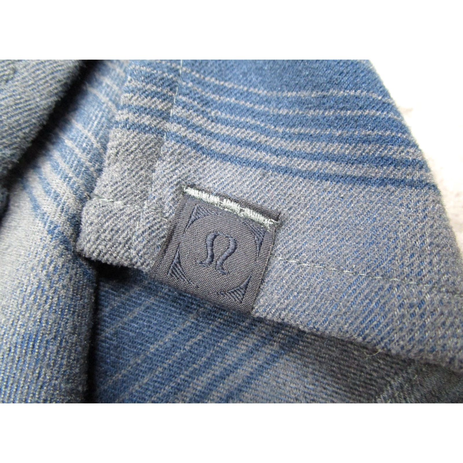 Lululemon Lululemon Shirt Men Large Blue Gray Plaid Button-Down Long Sleeve Casual Workwear Size US L / EU 52-54 / 3 - 2 Thumbnail