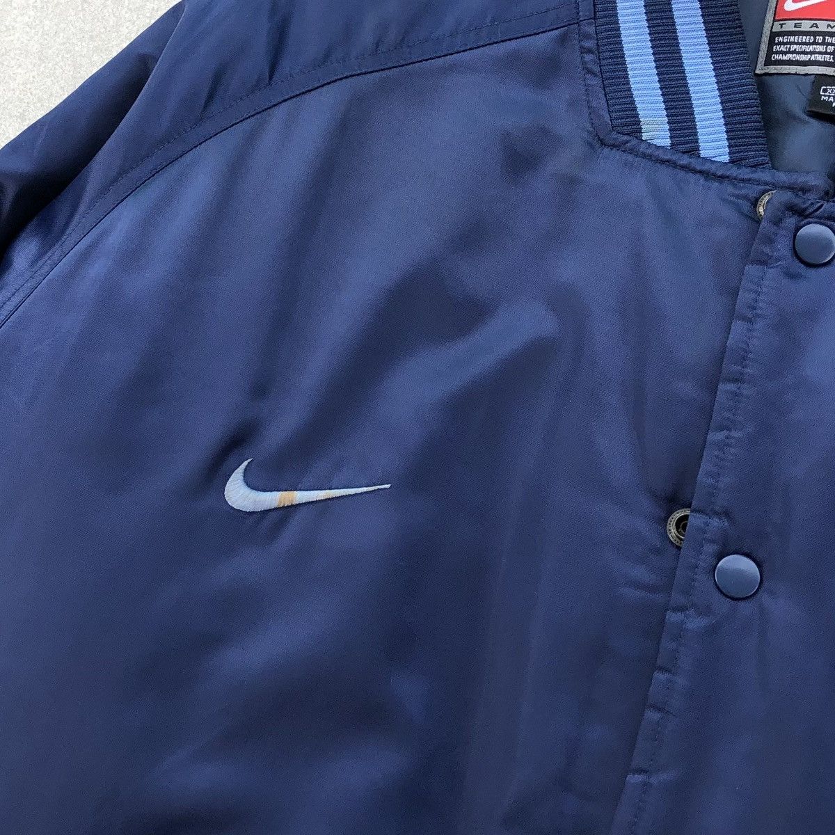 Nike Vintage Nike North Carolina UNC Tar Heels Bomber Jacket Size US XXL / EU 58 / 5 - 5 Thumbnail