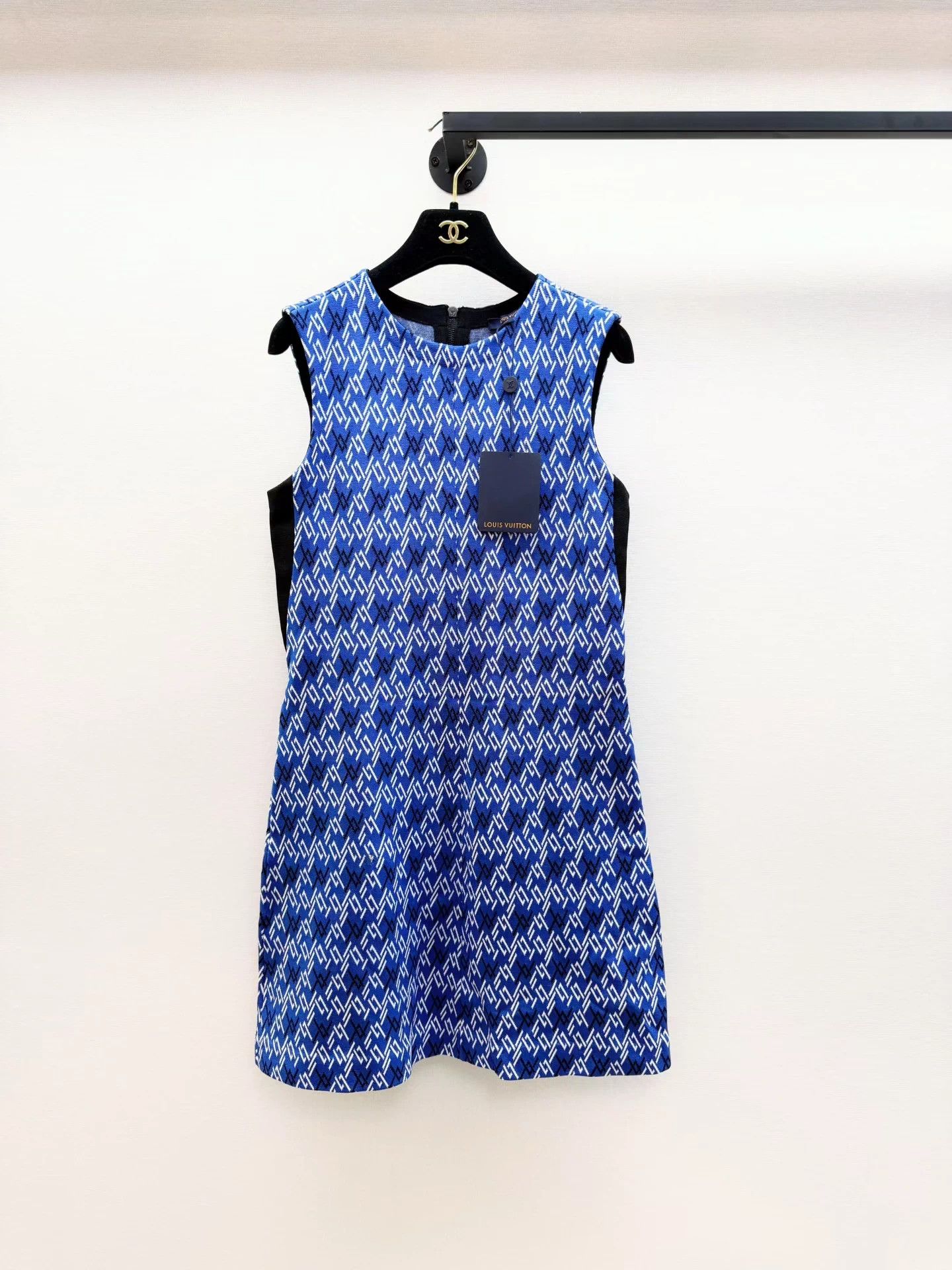 Louis Vuitton LV knit dress M new with tags authentic tried on minor stain Size M / US 6-8 / IT 42-44 - 1 Thumbnail