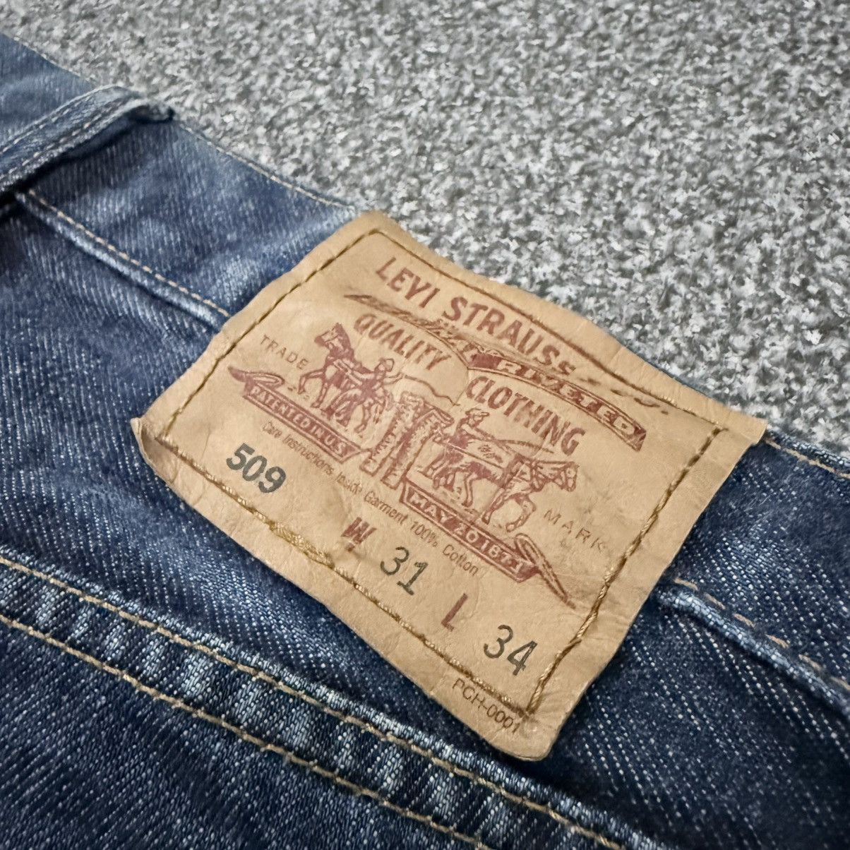 Levi's Vintage Clothing Vintage 90s Levis 509 Button Fly Distressed Blue Denim W31 Size US 31 - 8 Thumbnail