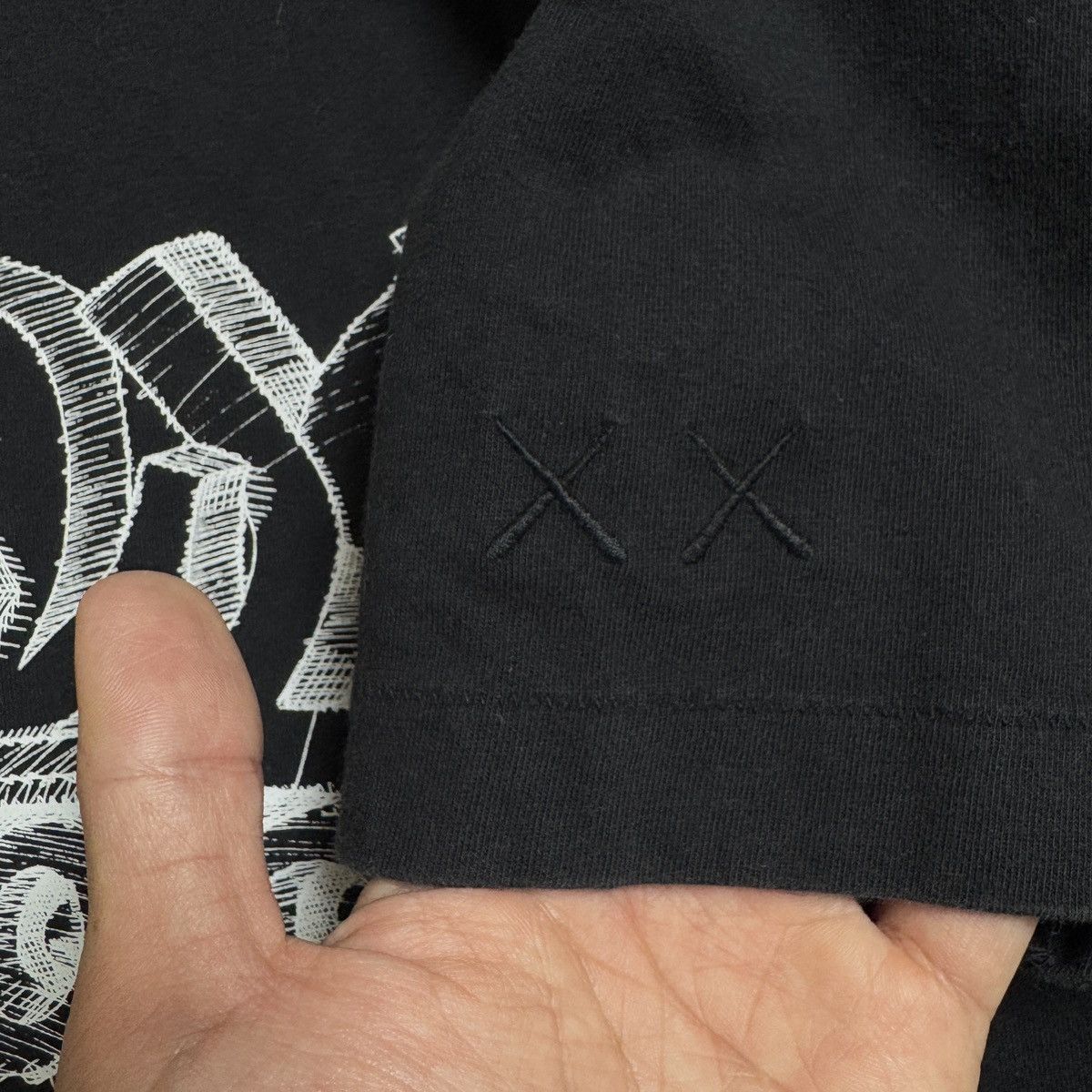 Kaws Kaws Tank x Uniqlo Tokyo artist graffiti tee y2k Size US L / EU 52-54 / 3 - 3 Thumbnail