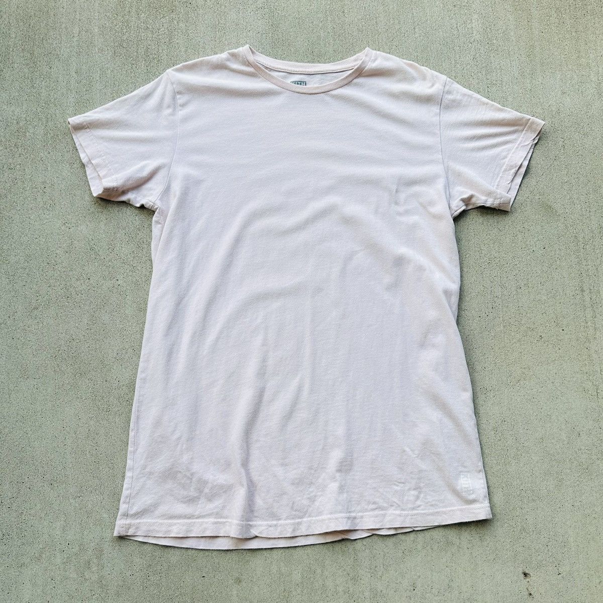 Kith Kith T Shirt Men Size Small Basic Logo Rose Size US S / EU 44-46 / 1 - 1 Thumbnail