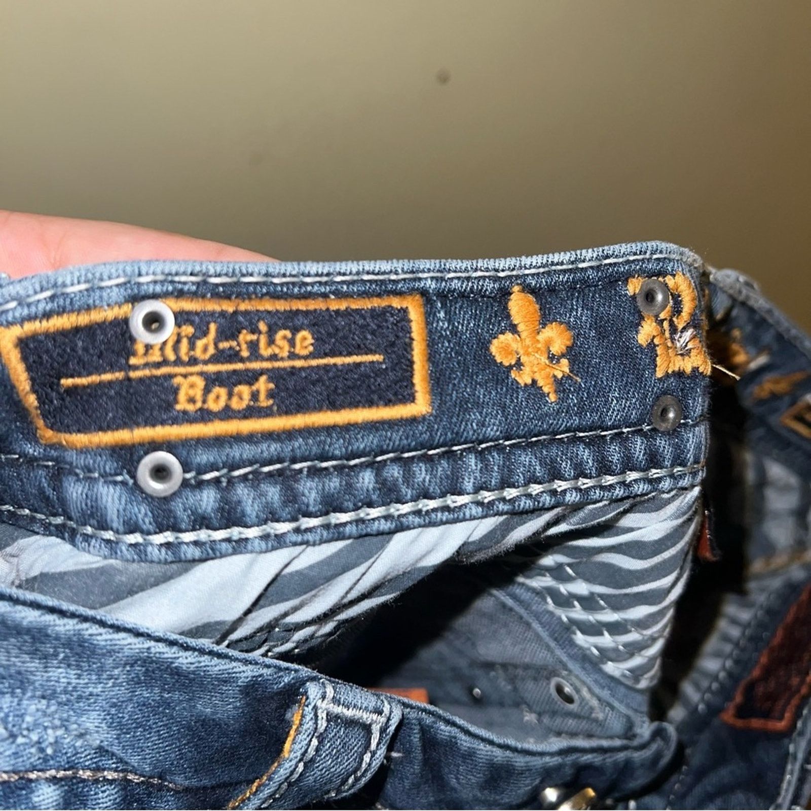 Rock Revival ROCK REVIVAL Sapphire bootcut bedazzled jeans 25 Size 25" / US 0 / IT 36 - 7 Thumbnail