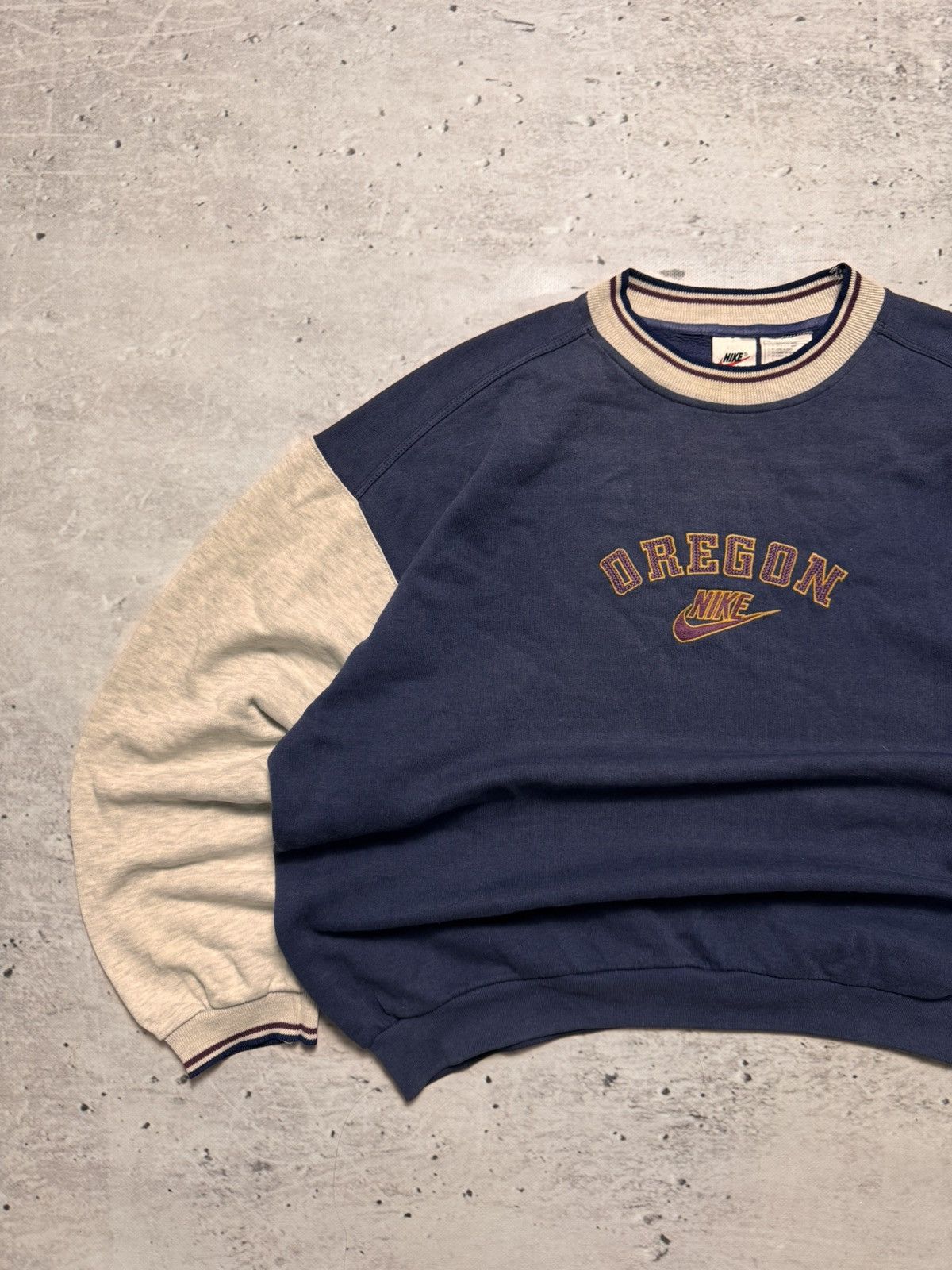 Nike × Vintage NIKE OREGON VINTAGE CENTER LOGO OVERSIZE BOXY SWEATSHIRT Size US XL / EU 56 / 4 - 2 Thumbnail