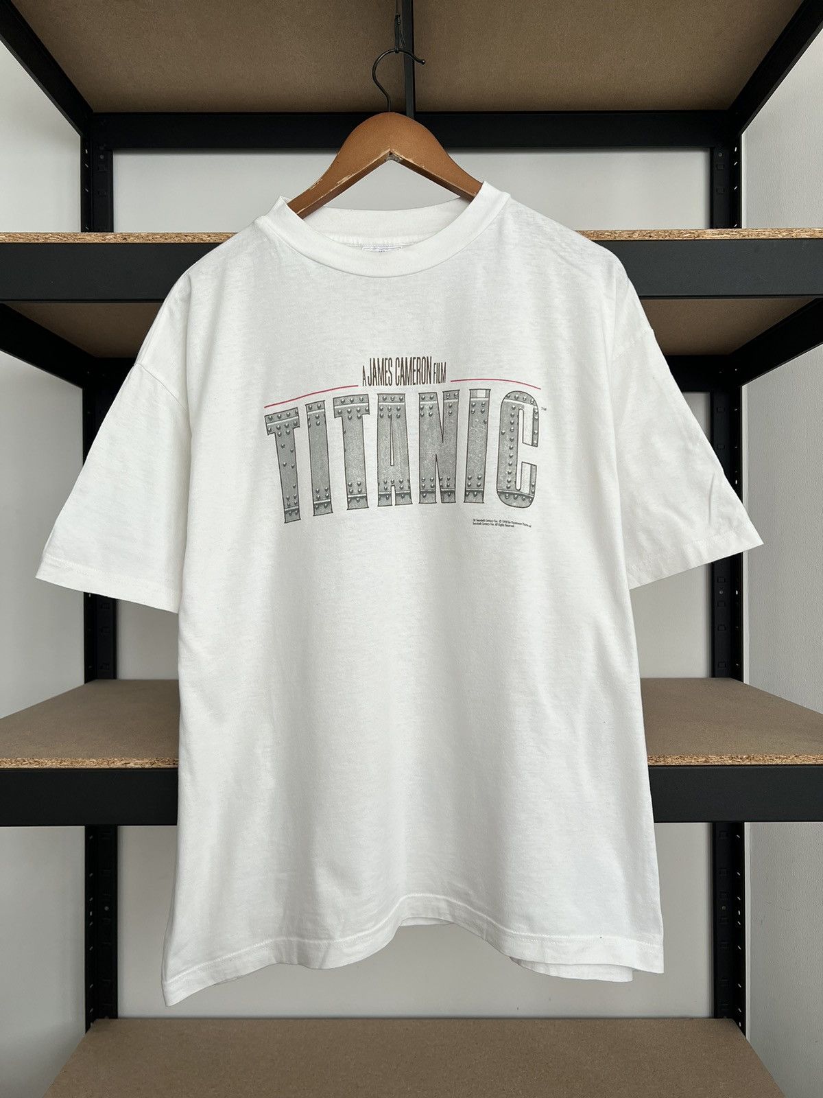 Vintage Vintage 1998 Titanic Leonardo Dicaprio Movie White T-shirt Size US XL / EU 56 / 4 - 1 Thumbnail