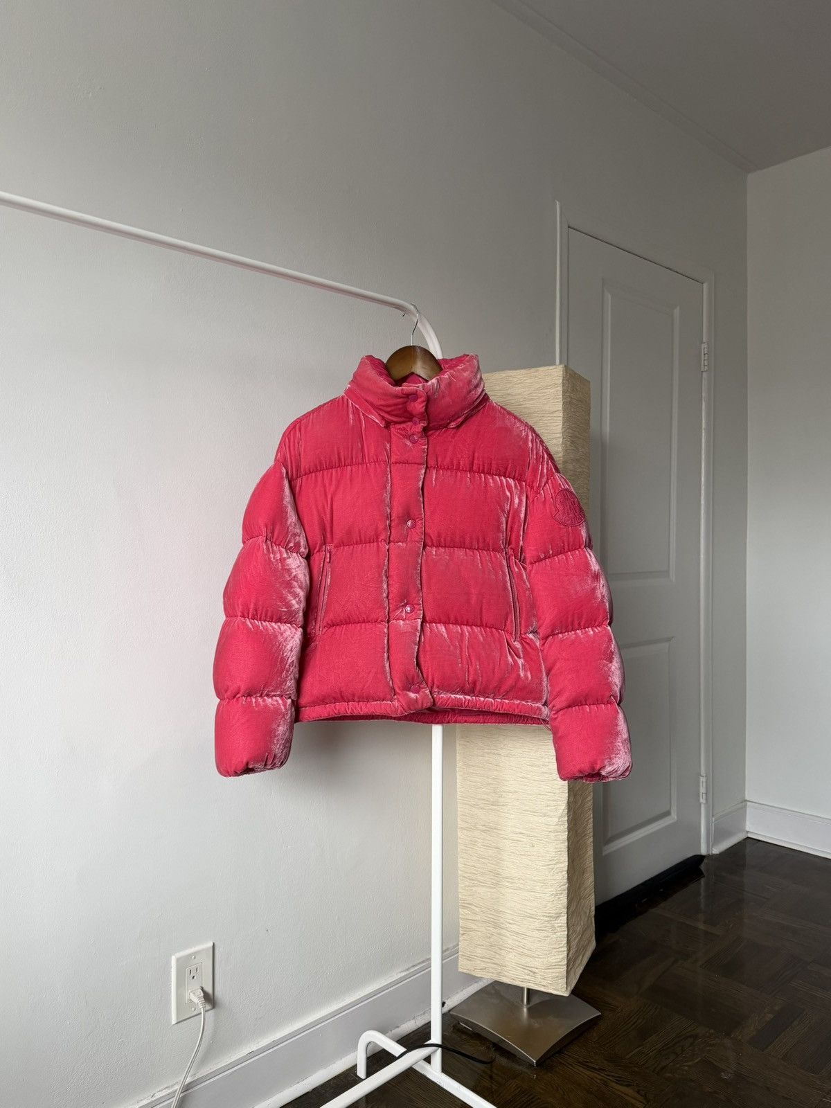 Moncler Moncler Fuchsia Caille Velvet Puffer Jacket Coat Pink Size XS / US 0-2 / IT 36-38 - 1 Thumbnail