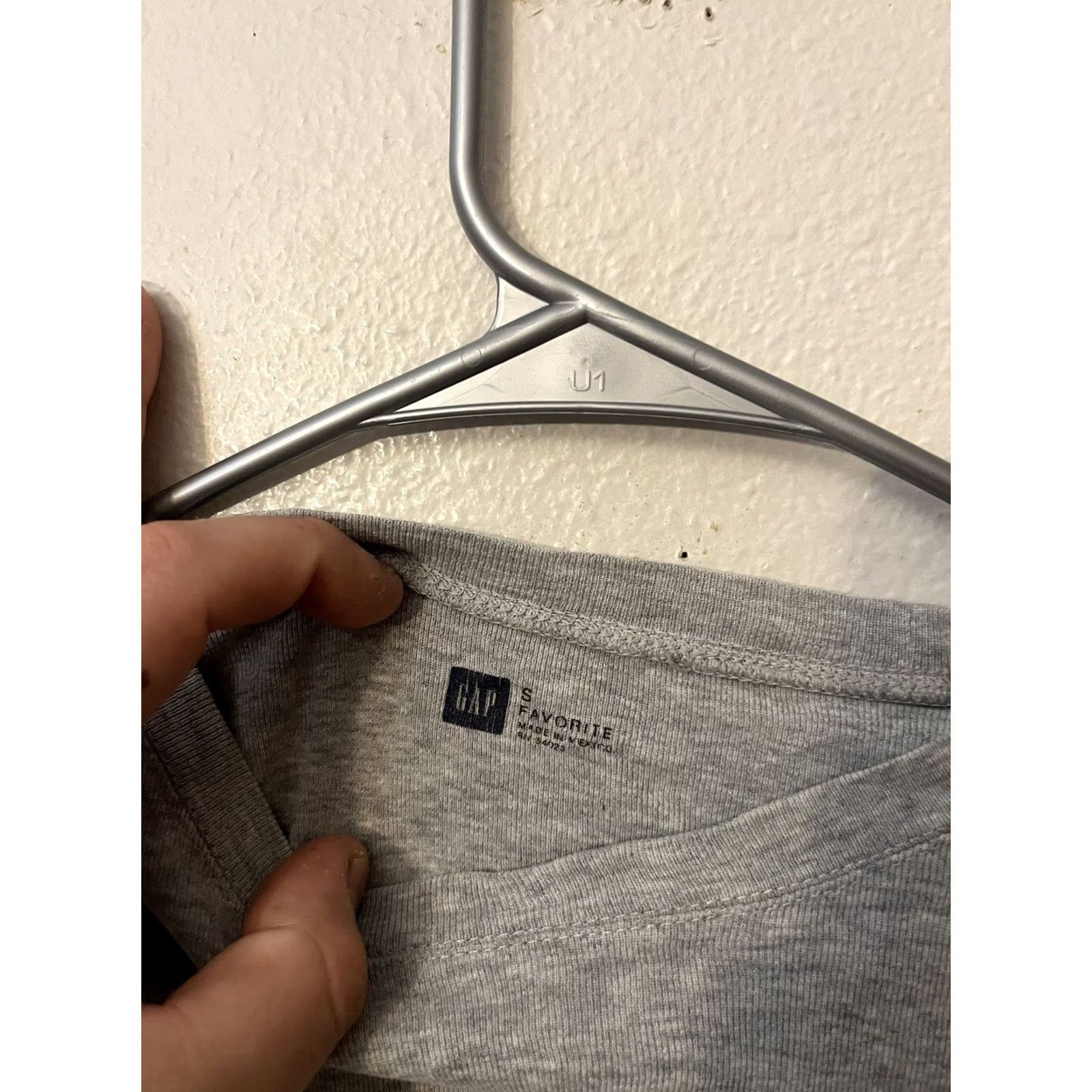 Gap Gap Favorite Tee Women Solid Round Neck Long Sleeve Size Small Gray Y2K Size S / US 4 / IT 40 - 2 Thumbnail