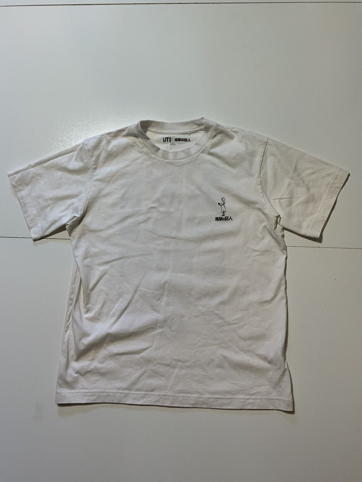 Uniqlo UT Uniqlo Attack On Titan Volume 2 104 Manga Anime T-Shirt Size US S / EU 44-46 / 1 - 2 Thumbnail