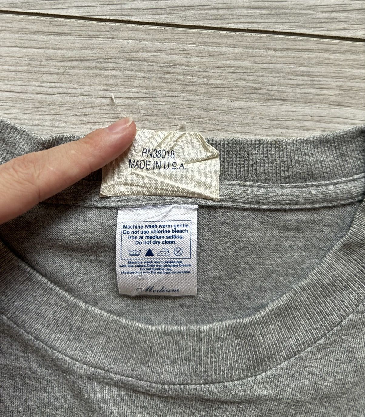 Reyn Spooner × Vintage Vintage 2005 Reyn Spooner by John Holmstrom tee t-shirt Size US M / EU 48-50 / 2 - 4 Thumbnail