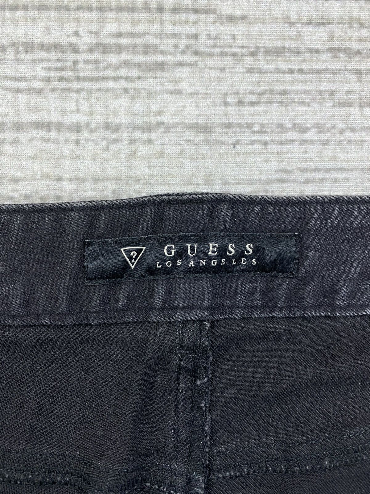 Guess × Japanese Brand × Vintage Vintage Guess Los Angeles Metal Logo All Black Denim Pants Size US 34 / EU 50 - 12 Thumbnail