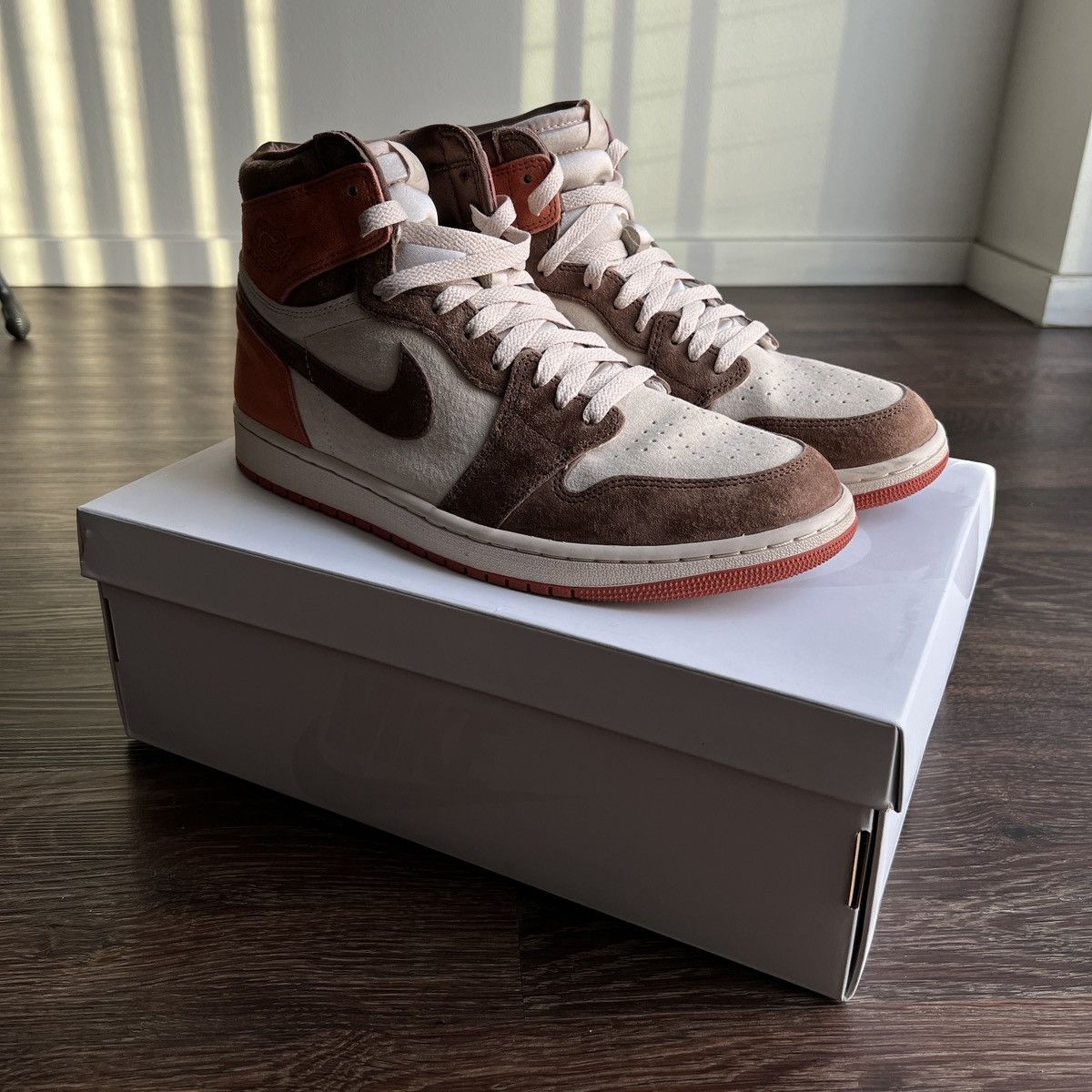 Nike Jordan 1 Retro High OG - Dusted Clay Size US 10 / EU 43 - 2 Thumbnail