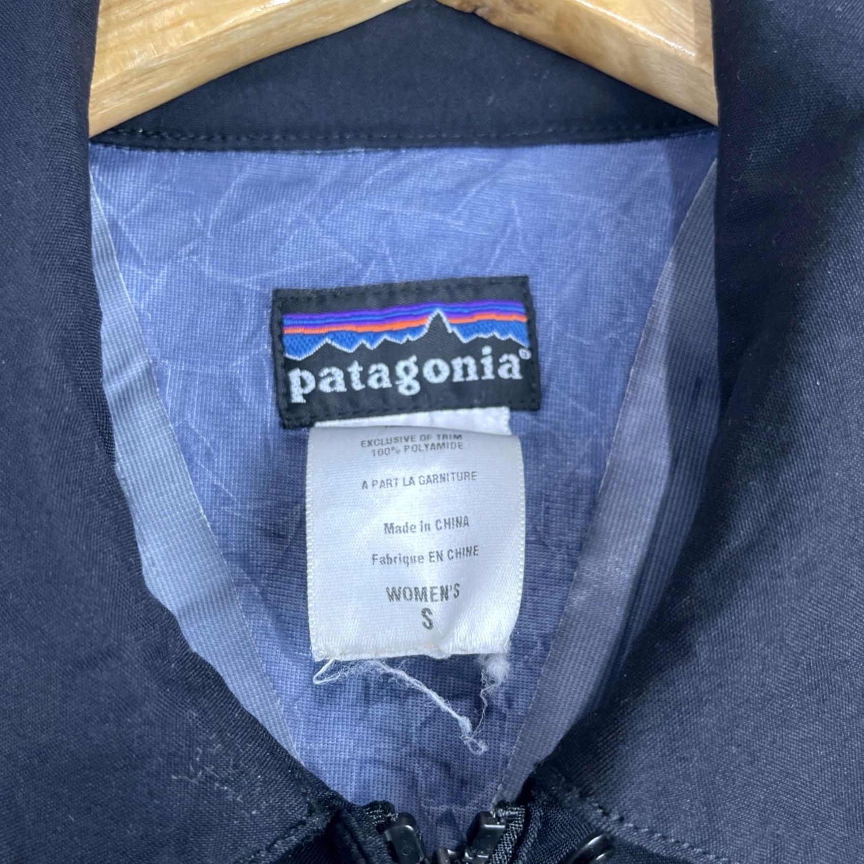 Patagonia Patagonia Rain Coat Womens Small Black Jacket Waterproof Zip Up Taped Seams Size S / US 4 / IT 40 - 4 Thumbnail
