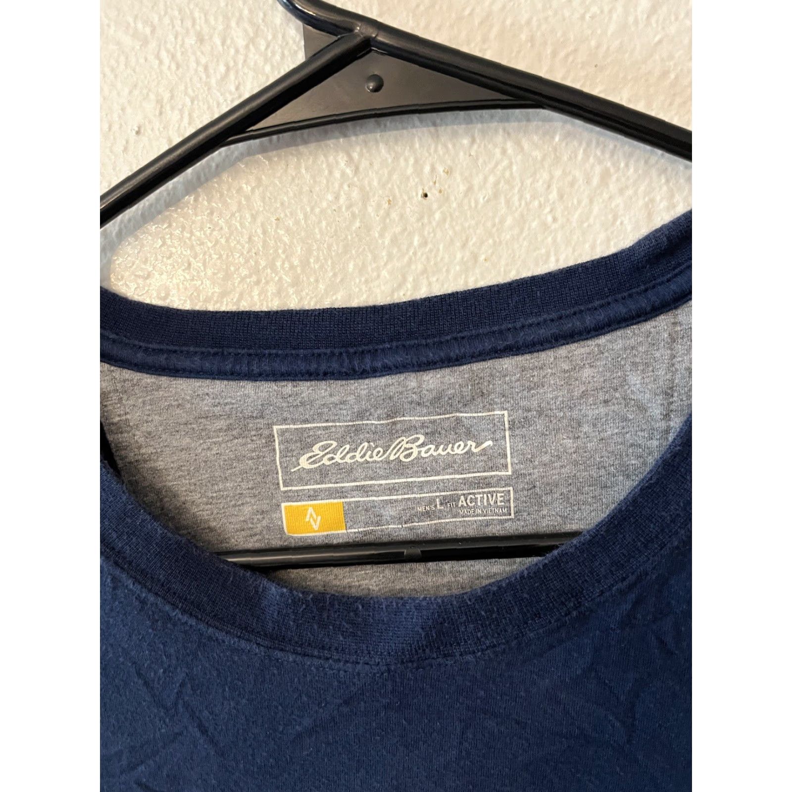Eddie Bauer Eddie Bauer Mens T-Shirt Active Short Sleeve Crew Neck Blue L Performance Outdoor Core Outdoors Breathable Moisture Wicking Regular Fit Size US L / EU 52-54 / 3 - 3 Thumbnail