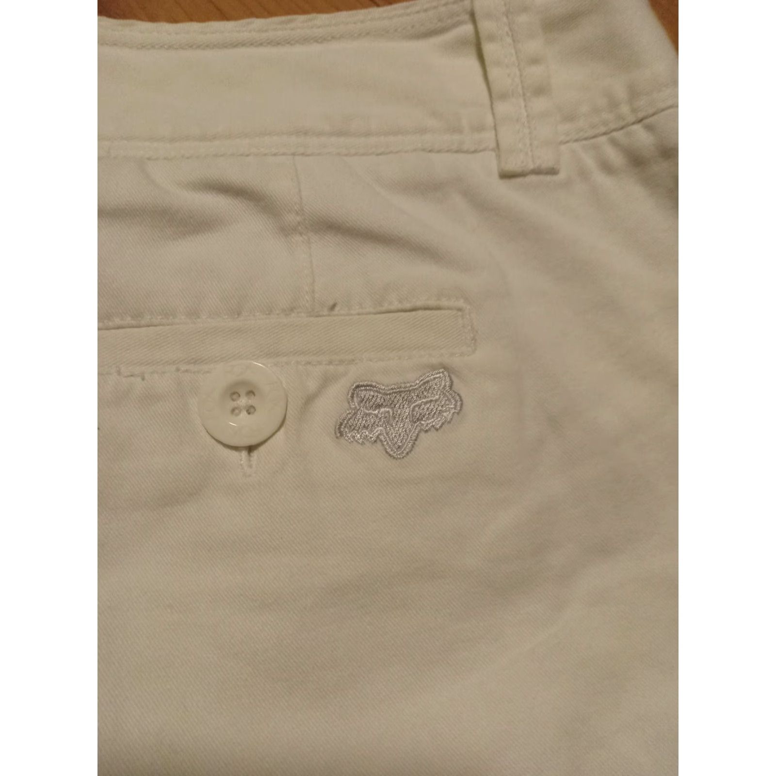 Fox Racing Fox Women's Shorts Size 7 White Cotton Embroidered Logo 5-Pocket Inseam 3" Low Rise Casual Racing Size 28" / US 6 / IT 42 - 3 Thumbnail