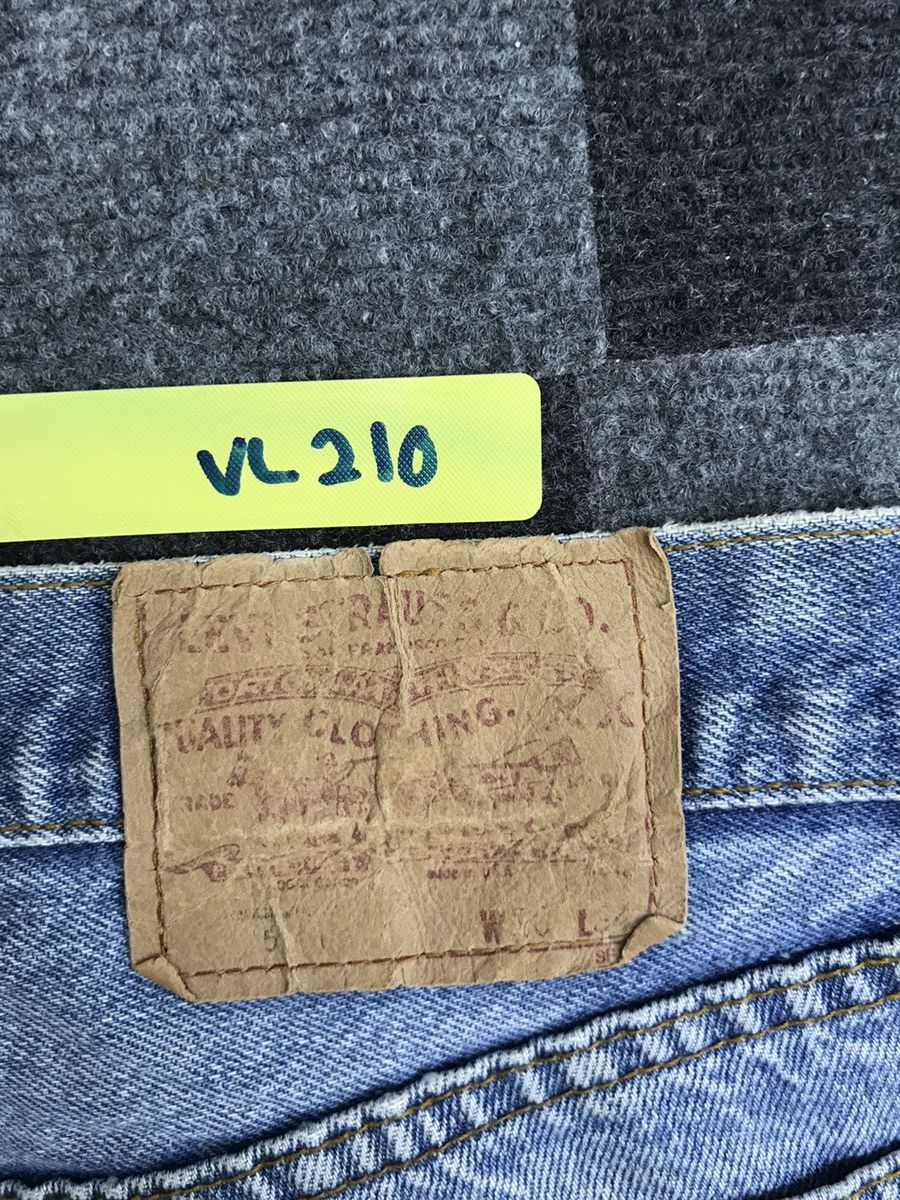 Levi's VL210 Vintage Levis 501 Light Wash Jeans Size US 28 / EU 44 - 16 Thumbnail