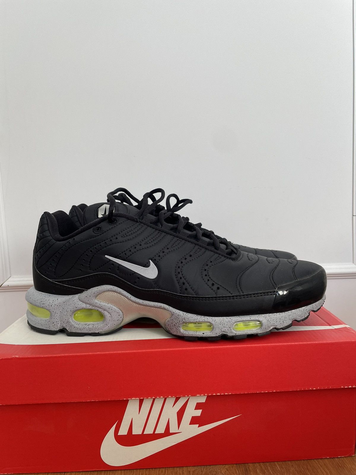 Nike Nike Air Max Plus PRM black/volt Size US 11.5 / EU 44-45 - 1 Thumbnail