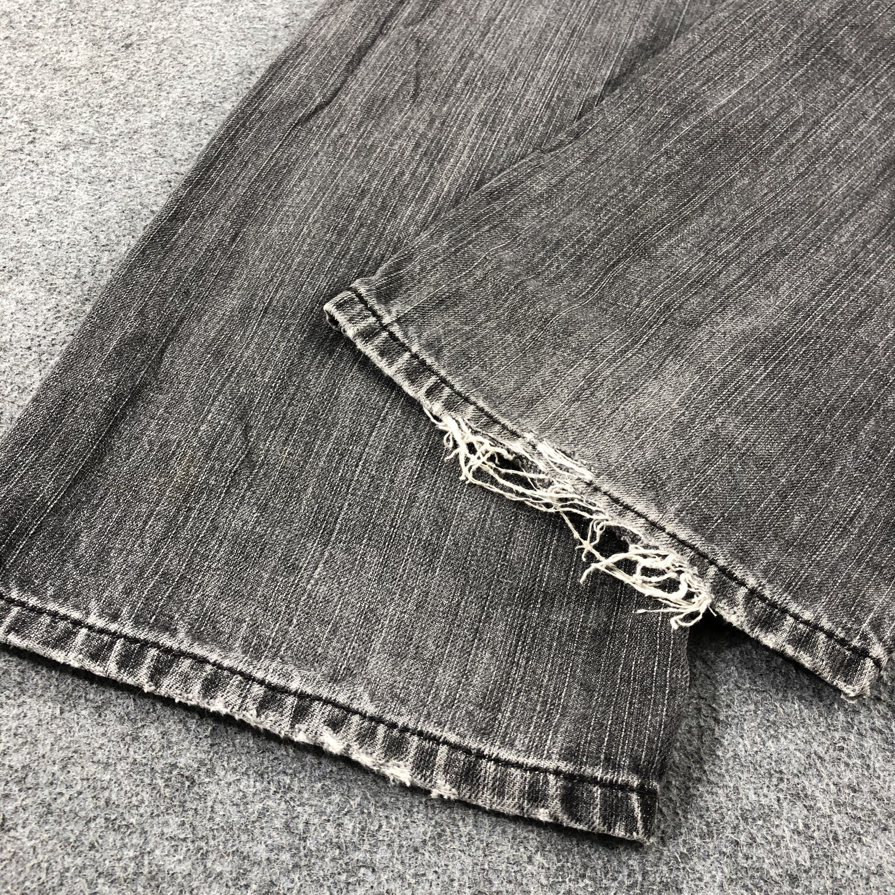 Vintage Faded Black Levis Jeans-J2490