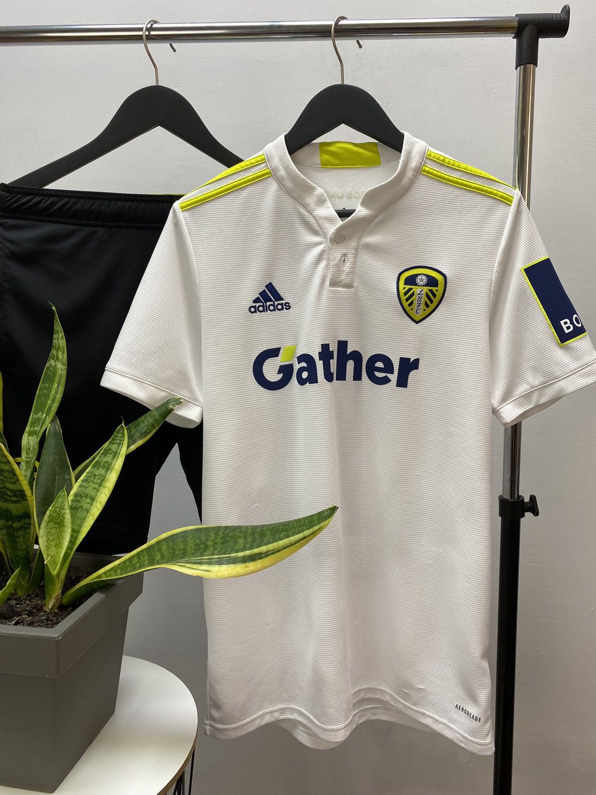 Adidas LEEDS UNITED 2021 2022 #16 FOOTBALL JERSEY AND SHORTS Size US M / EU 48-50 / 2 - 1 Thumbnail