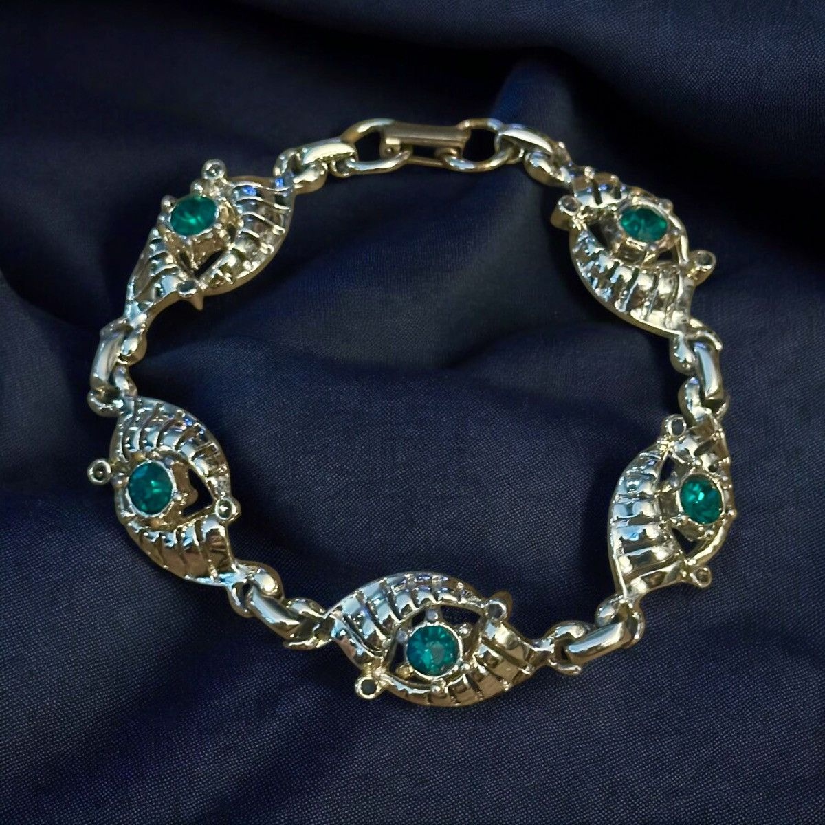 Vintage Vintage gold tone green evil eye link bracelet Size ONE SIZE - 1 Thumbnail