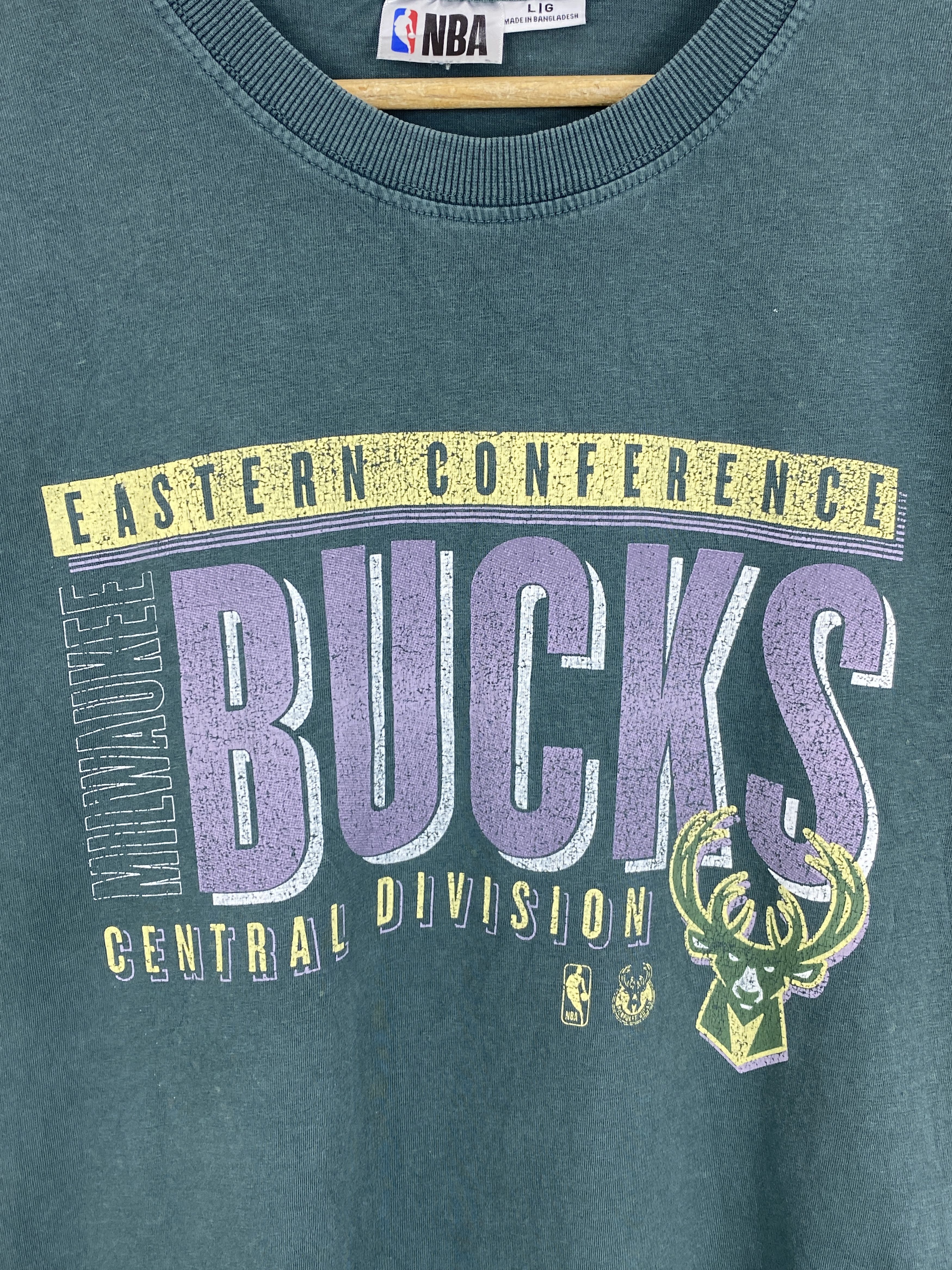 NBA Vintage NBA Milwaukee Bucks Basketball Team Tee TA0594 Size US L / EU 52-54 / 3 - 10 Thumbnail