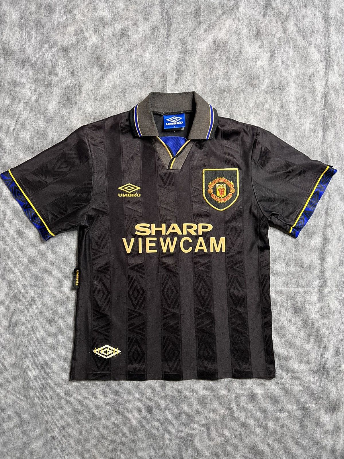 Umbro Manchester United 1993 Football Shirt Jersey Size US S / EU 44-46 / 1 - 1 Thumbnail
