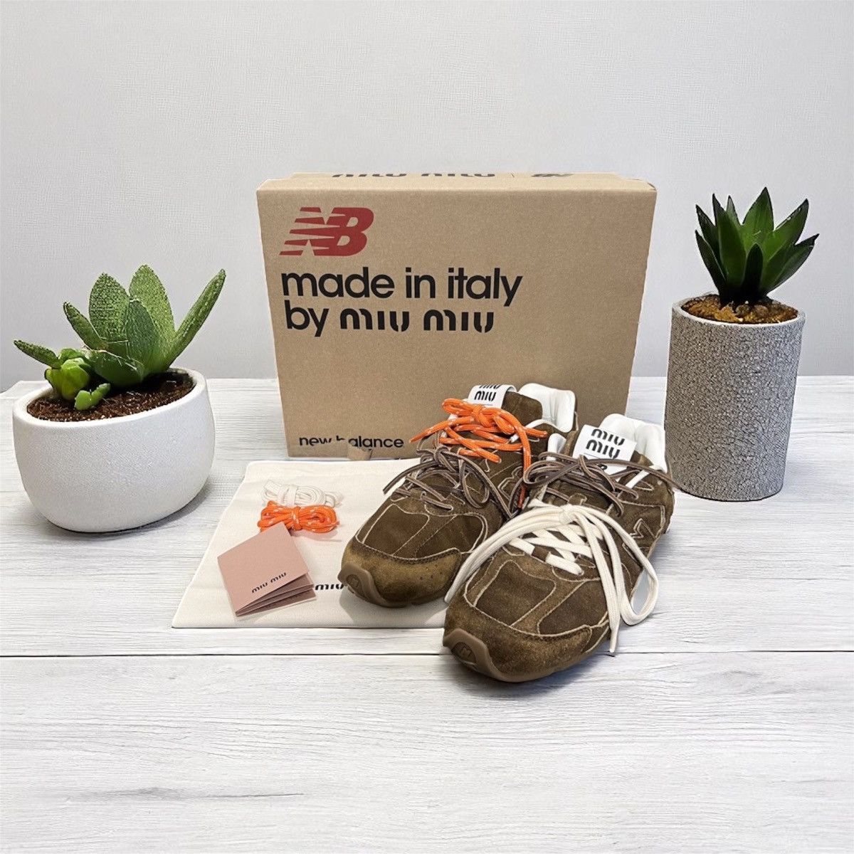 Miu Miu × New Balance NEW BALANCE 530 SL MIU MIU CANNELLA Size US 8 / IT 38 - 1 Thumbnail