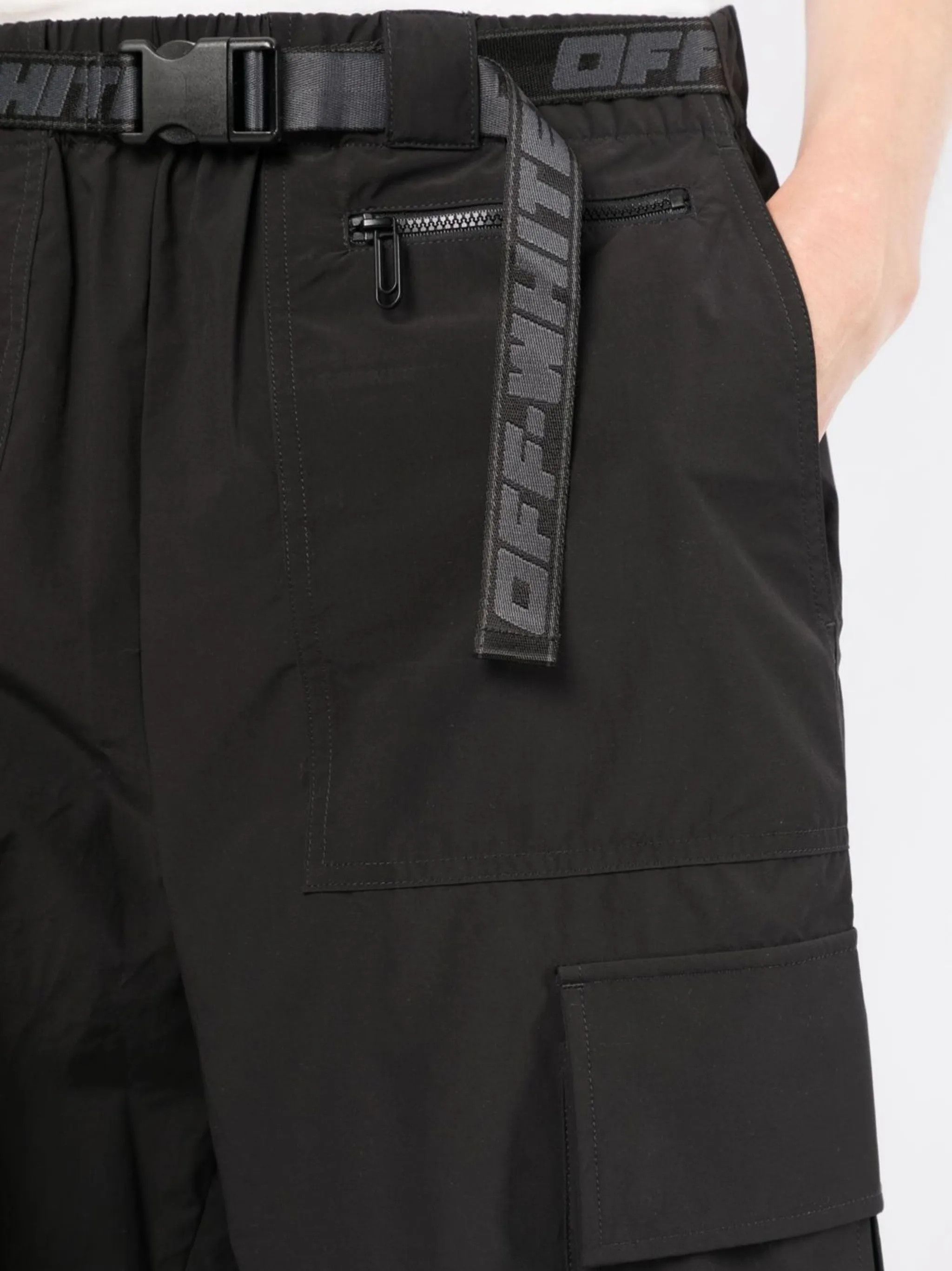 Off-White o1y0325 Short in Black Size US 30 / EU 46 - 2 Thumbnail