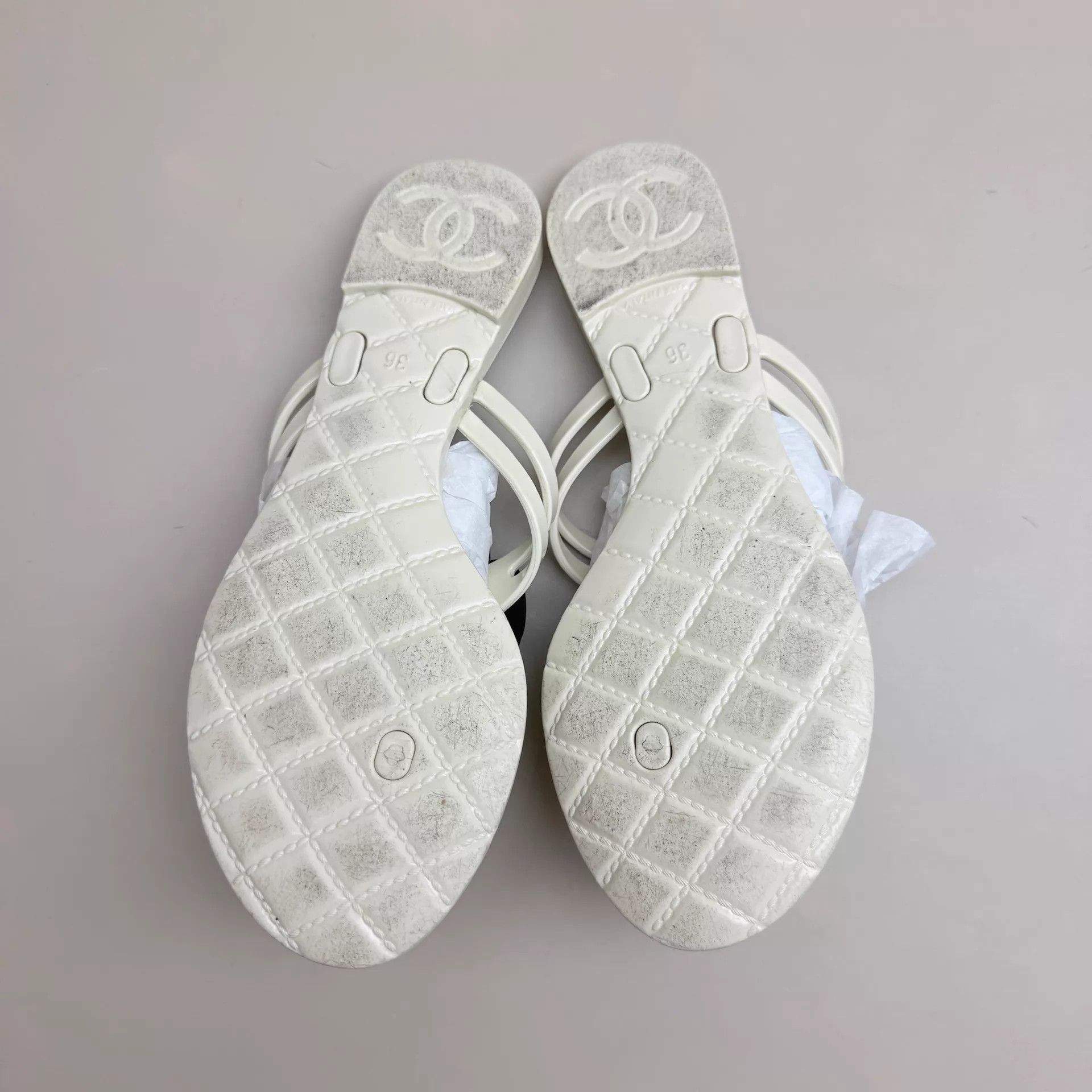 Chanel CHANEL Black & White Camellia CC Slippers 36 95N Size US 5.5 / IT 35.5 - 6 Thumbnail