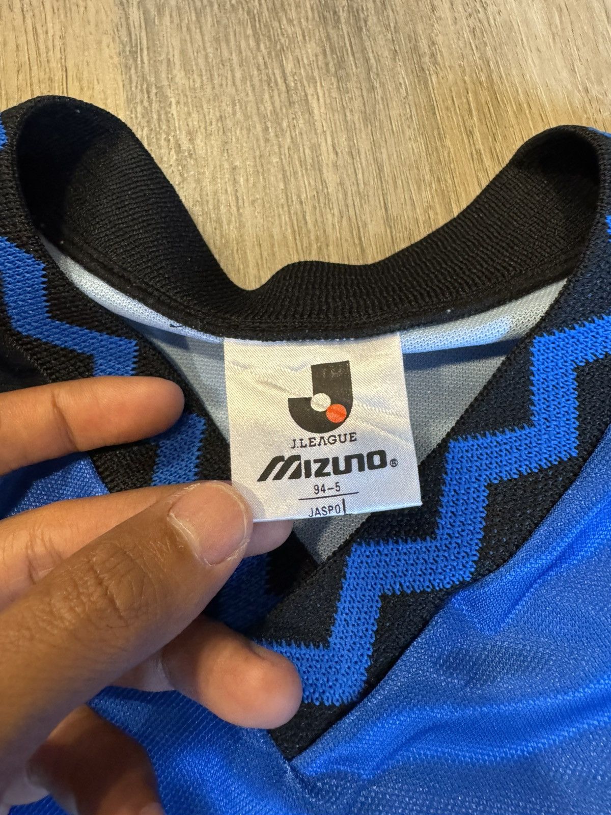 Mizuno VINTAGE 1993 GAMBA OSAKA HOME JERSEY SHIRT Size US M / EU 48-50 / 2 - 9 Thumbnail