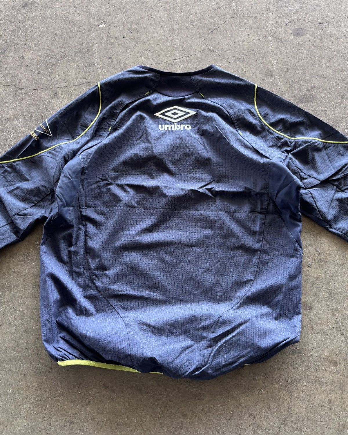 Umbro Umbro Center Logo Windbreaker Jersey Size US XL / EU 56 / 4 - 7 Thumbnail