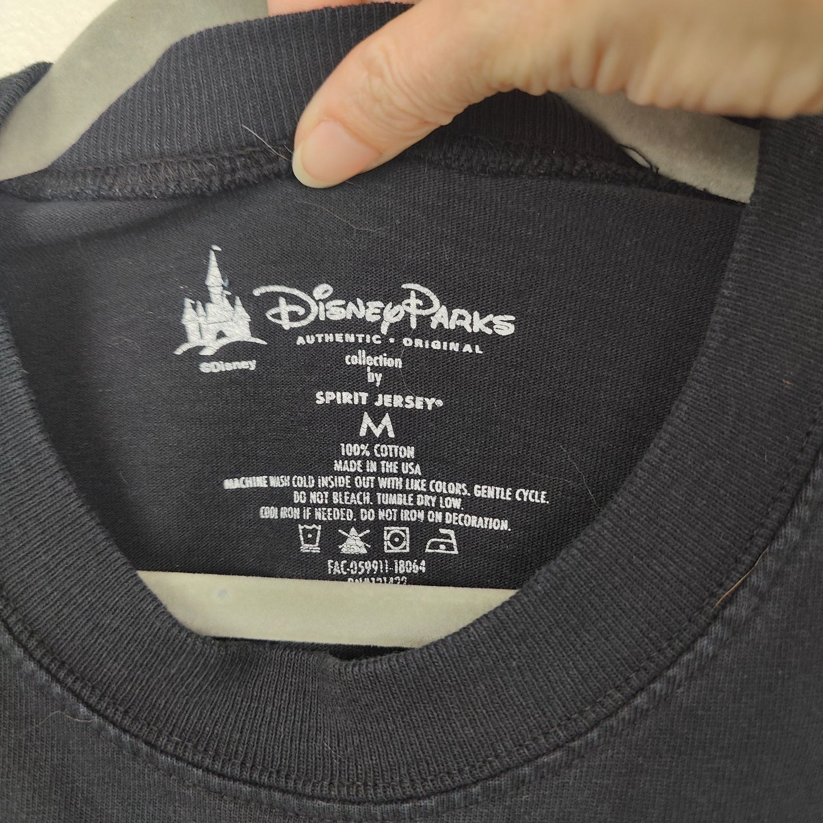 Disney Disney Spirit Jersey Size Medium Black White Long Sleeve Size US M / EU 48-50 / 2 - 7 Thumbnail