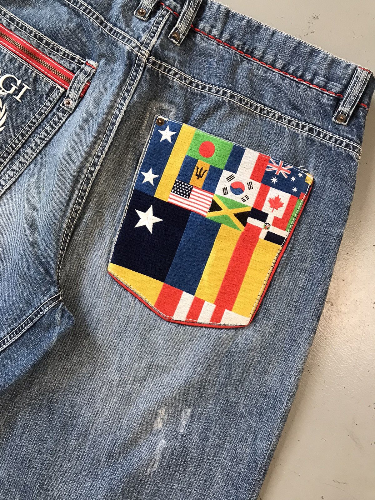 Coogi Vintage Coogi multi flags embroidered denim jort Size US 36 / EU 52 - 10 Thumbnail