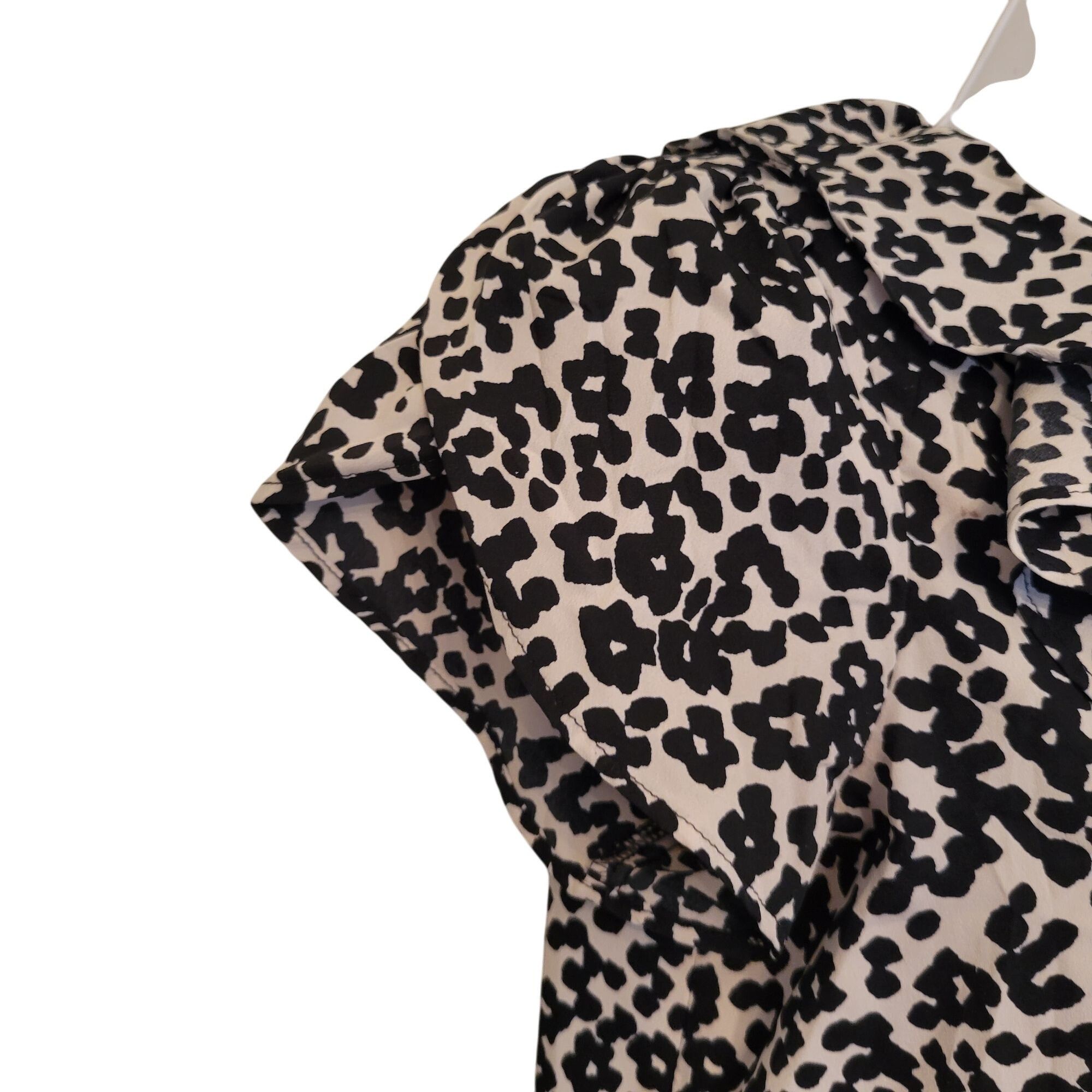 Banana Republic Banana Republic PS Ruffle Front Blouse Black White Animal Pr Size S / US 4 / IT 40 - 5 Thumbnail