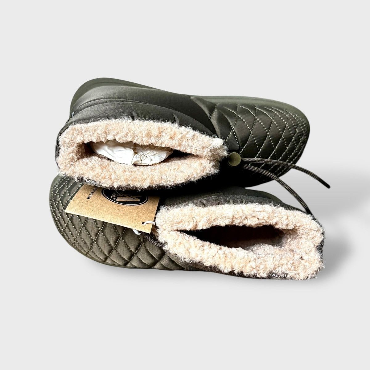 Malibu Sandals Malibu Women’s Little Dume Quilted Faux Fur Olive Boots Sz 6 Size US 6 / IT 36 - 7 Thumbnail